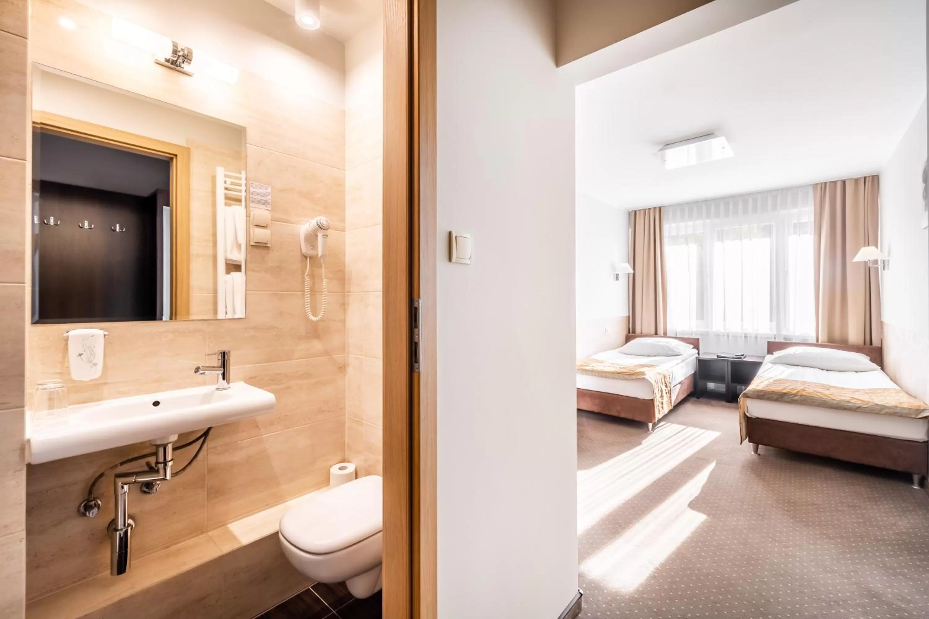 Shower, Bed in Hotel Leśny