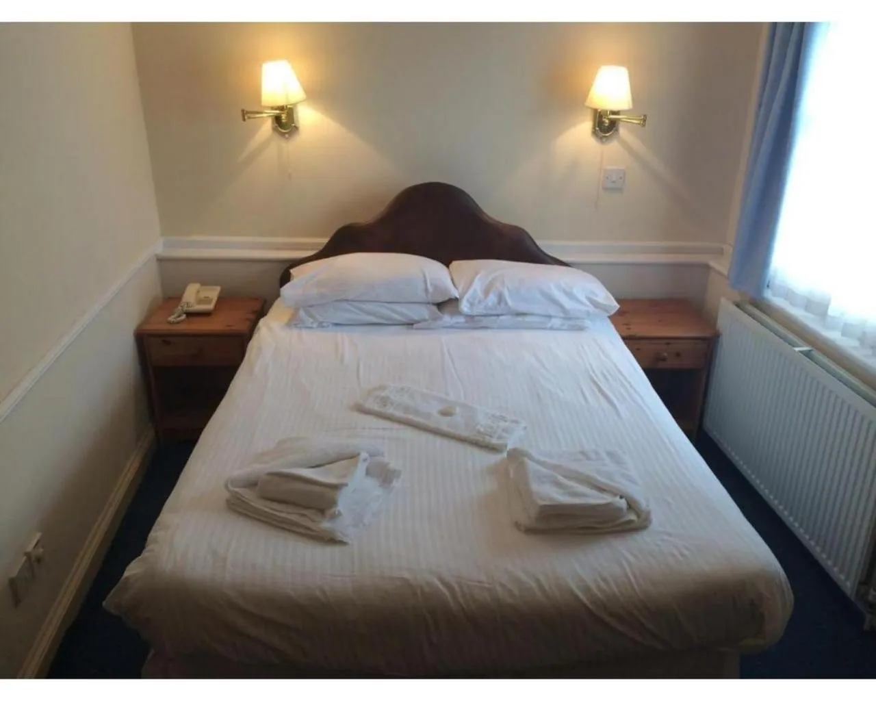 Bedroom, Bed in Diamond Hotel