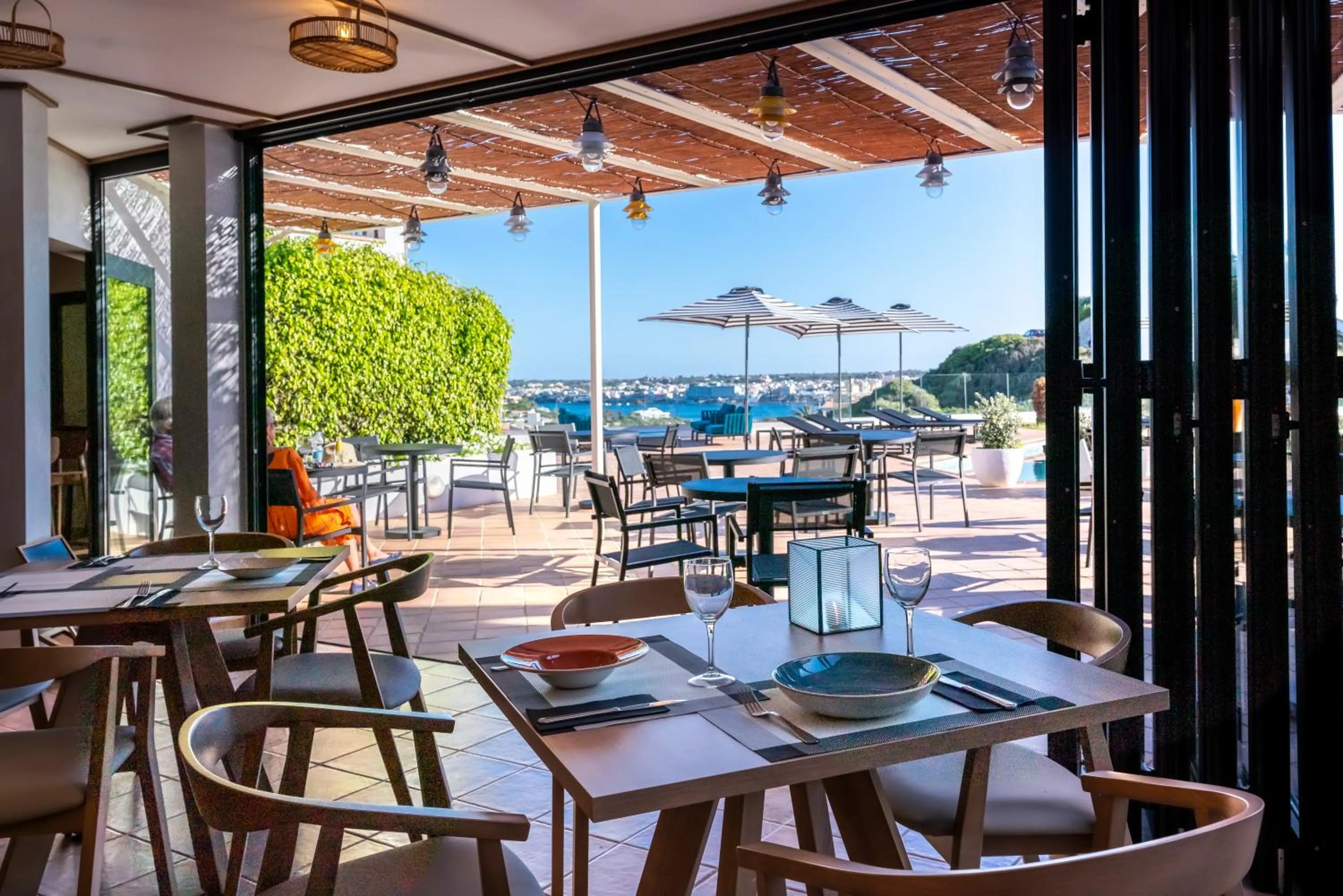 Restaurant/Places to Eat in Aparthotel HG Cala Llonga