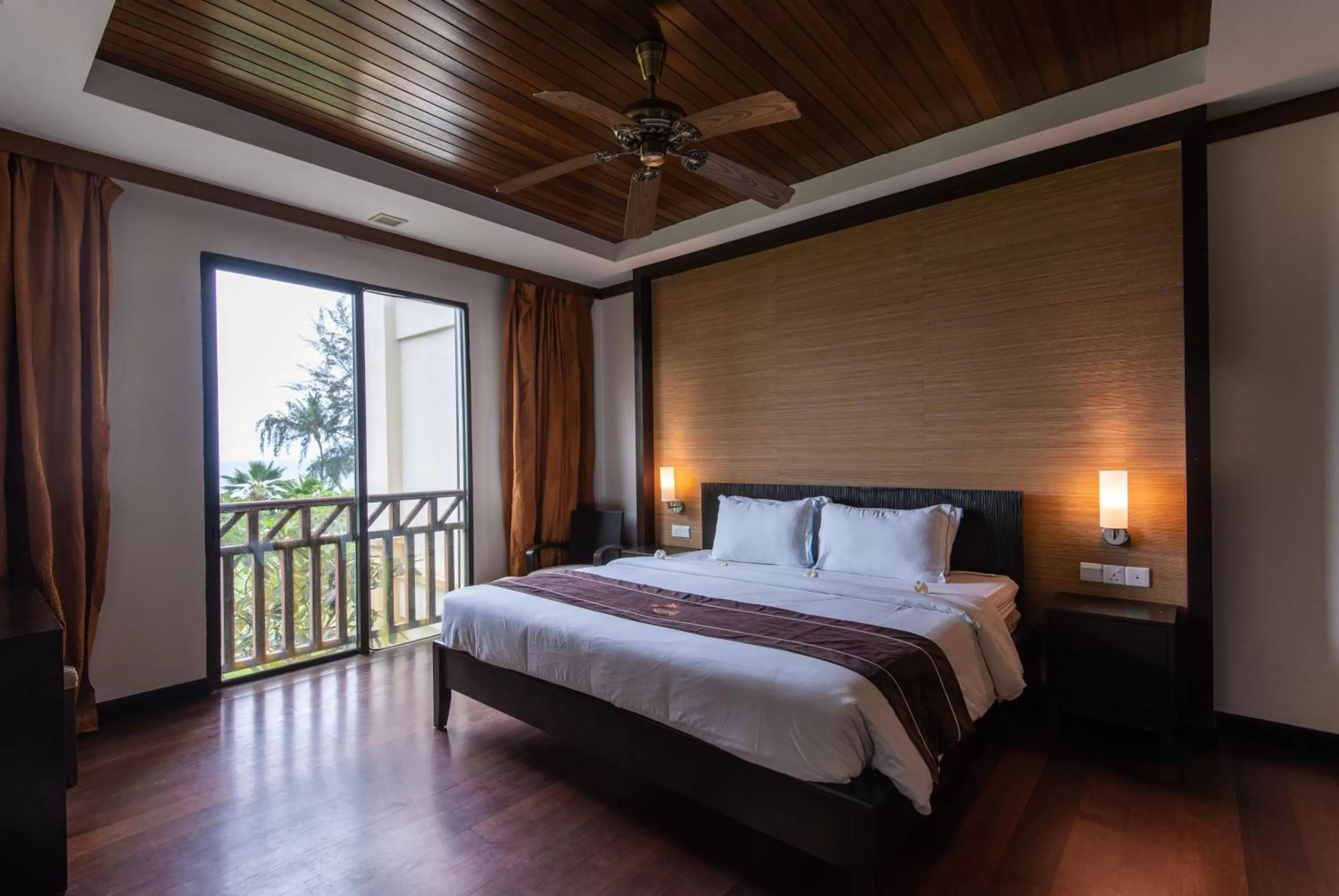 Bed in Sabah Beach Villas & Suites