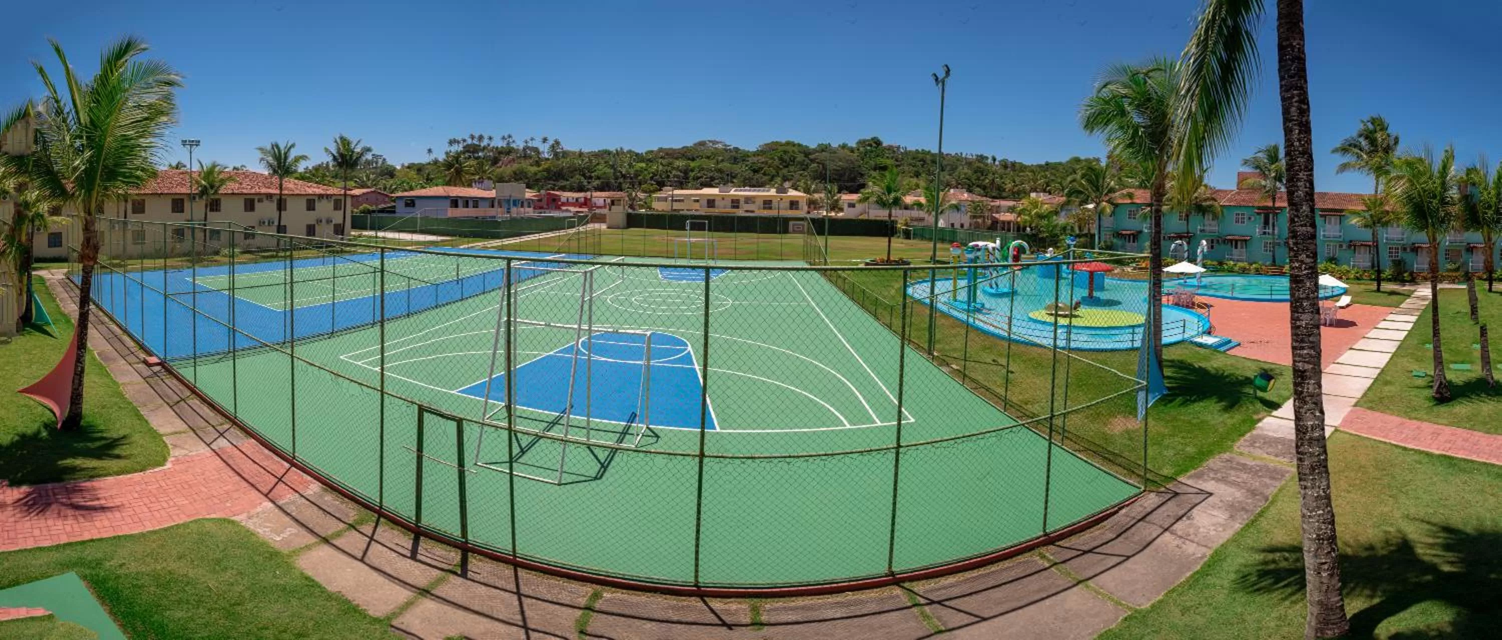 Tennis court in Portobello Park Hotel