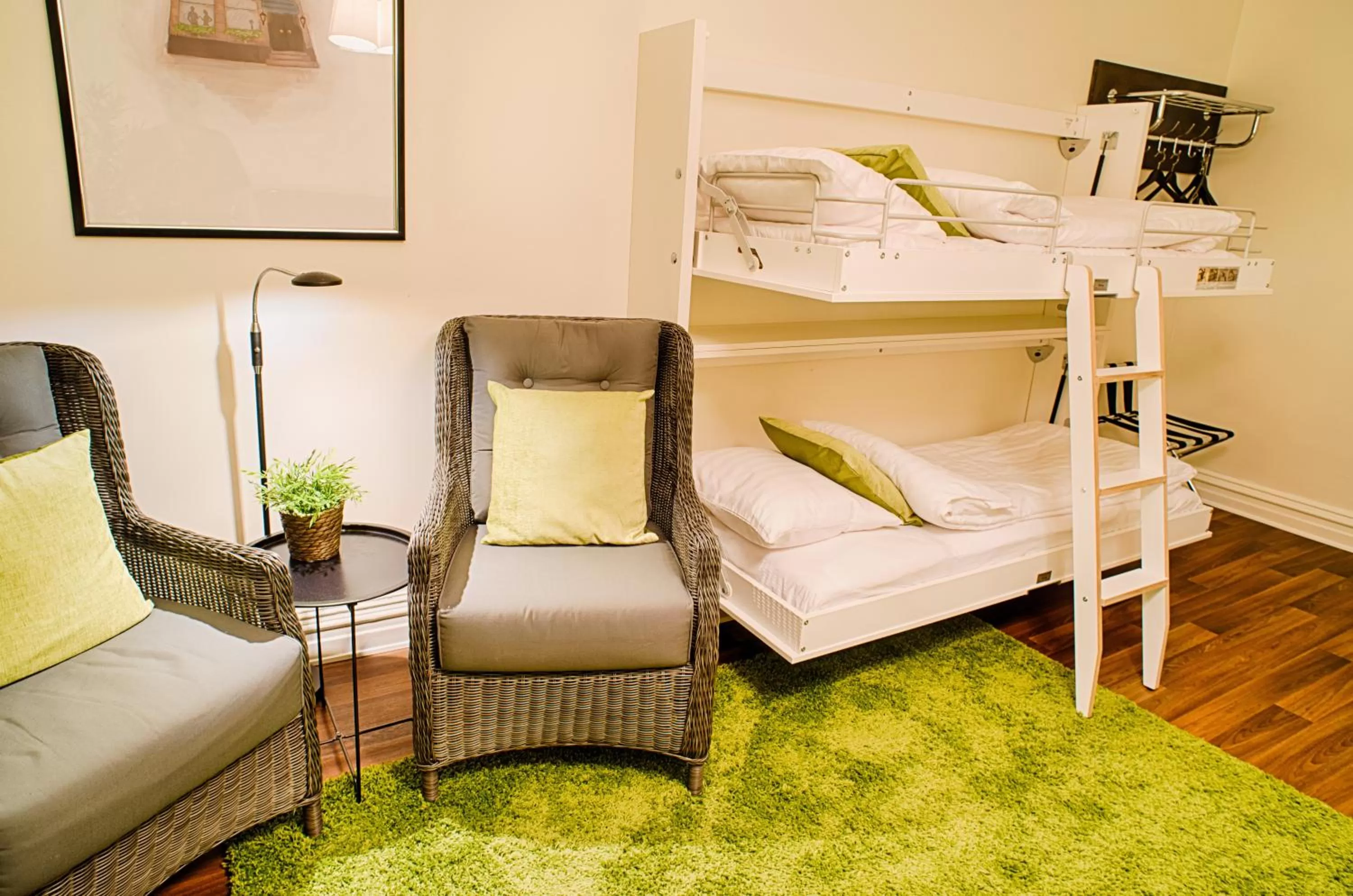 Seating area, Bed in H5 Hotel