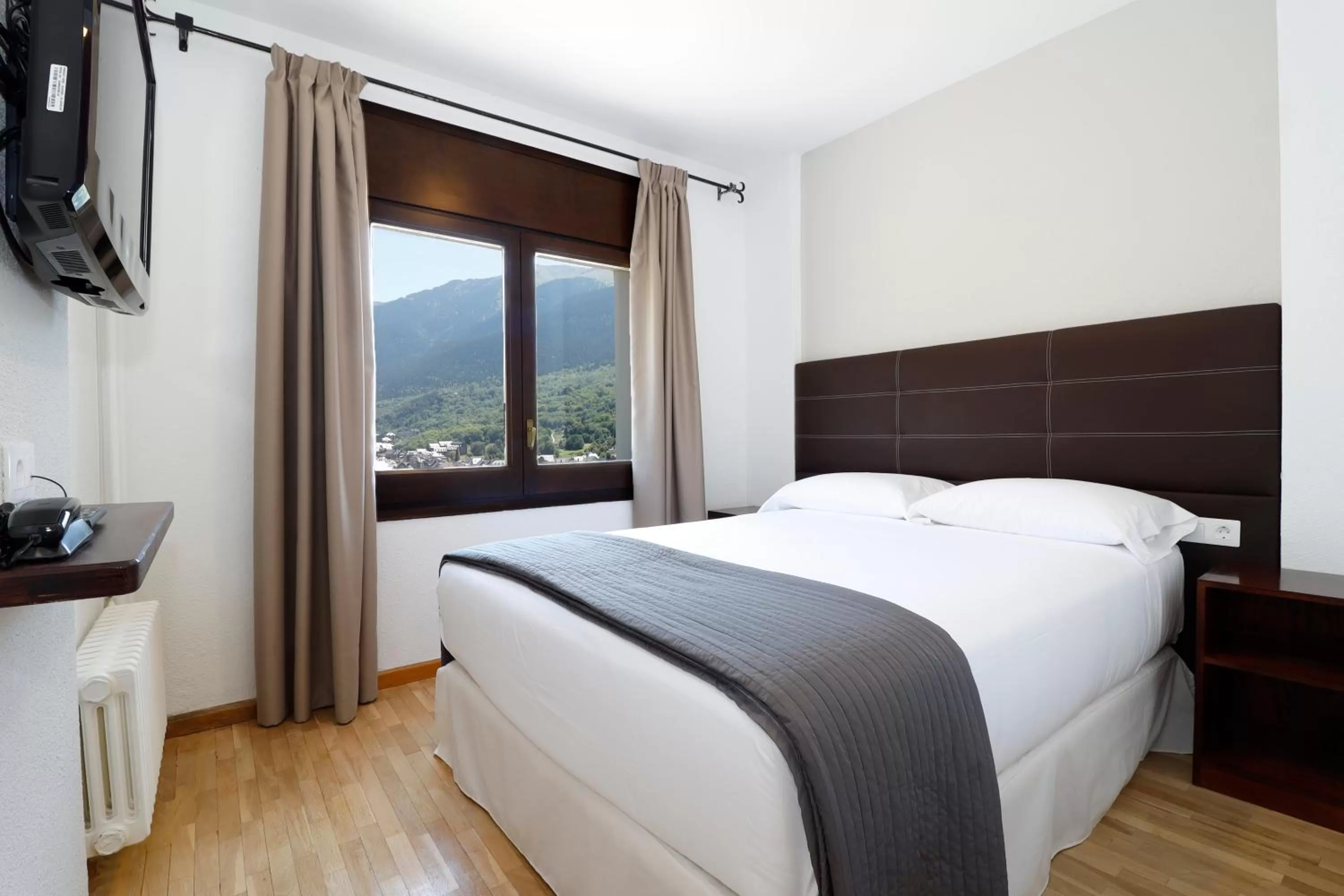 Bedroom, Bed in Hotel Blu Aran