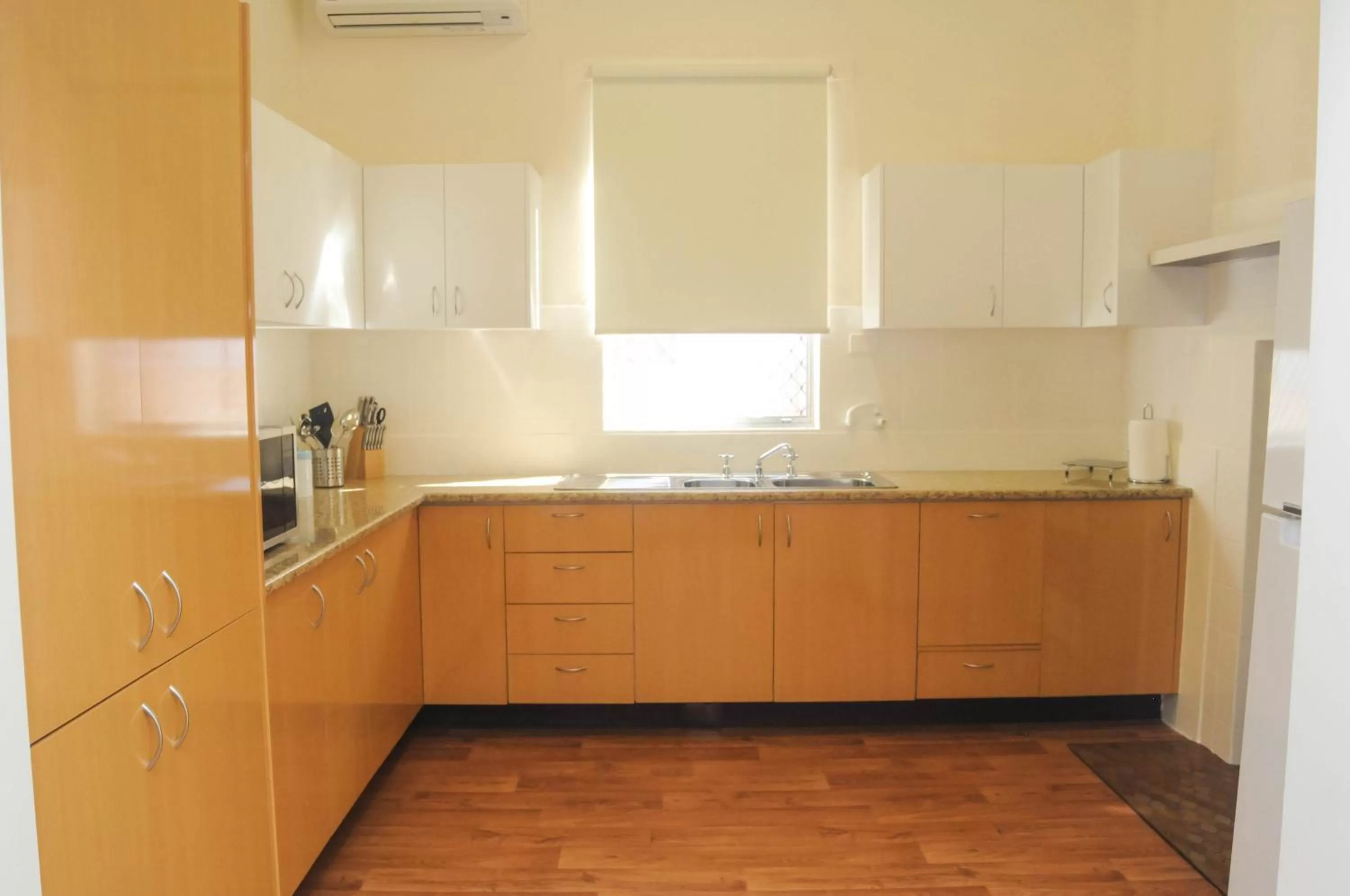 Kitchen or kitchenette in Dubbo RSL Club Motel