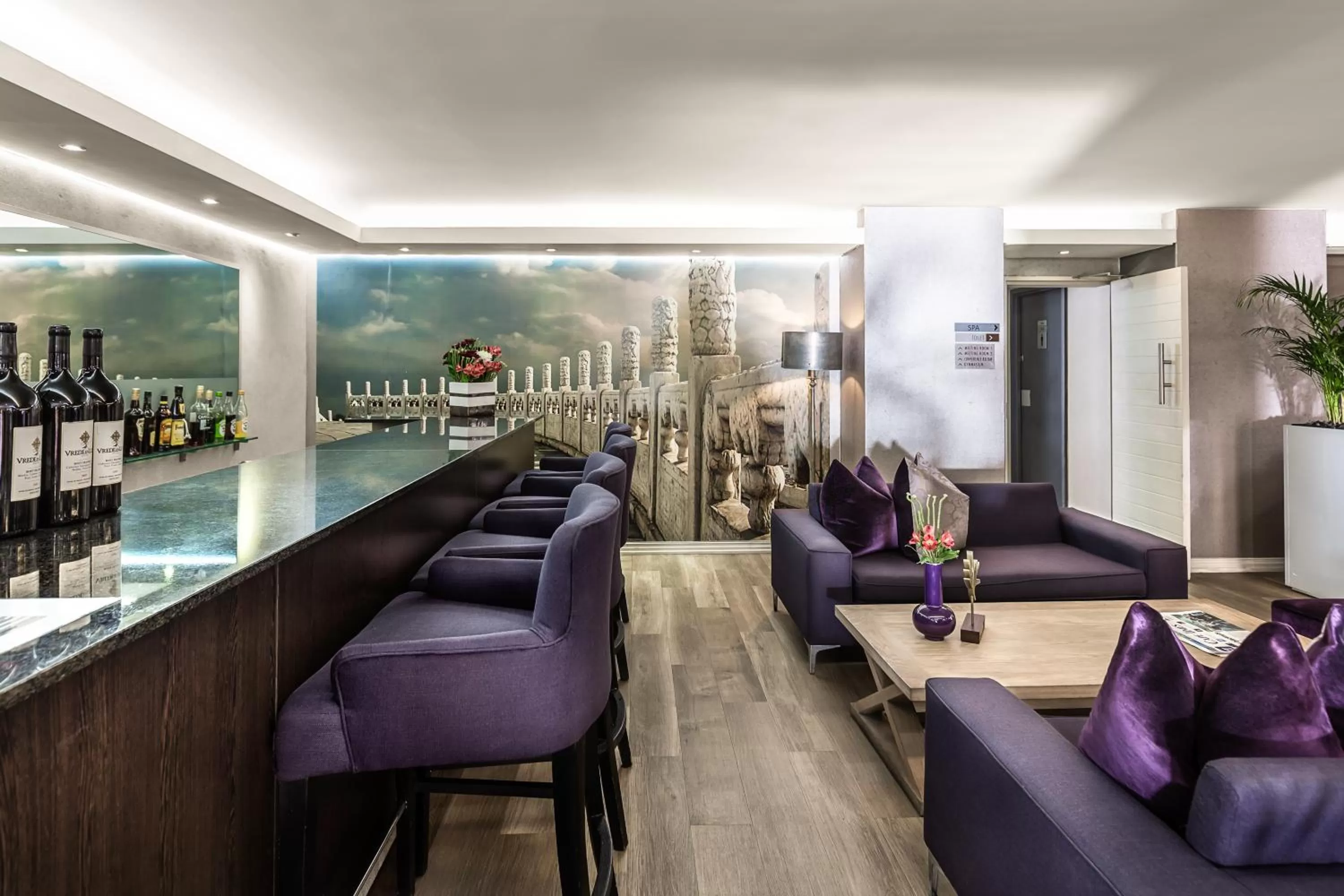 Lounge or bar in The Hyde All Suite Hotel