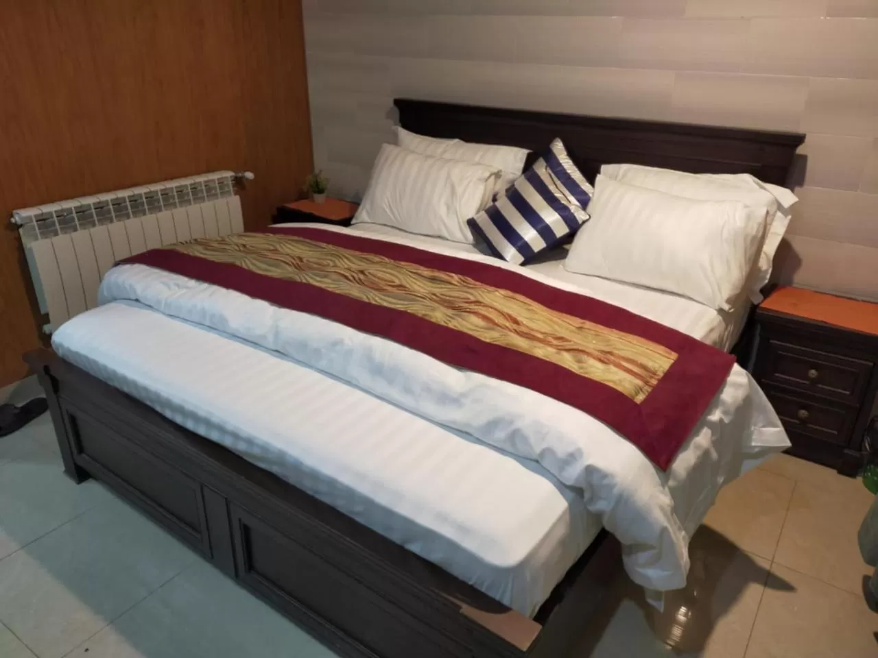 Bedroom, Bed in Shagufta Royal Hotel Murree