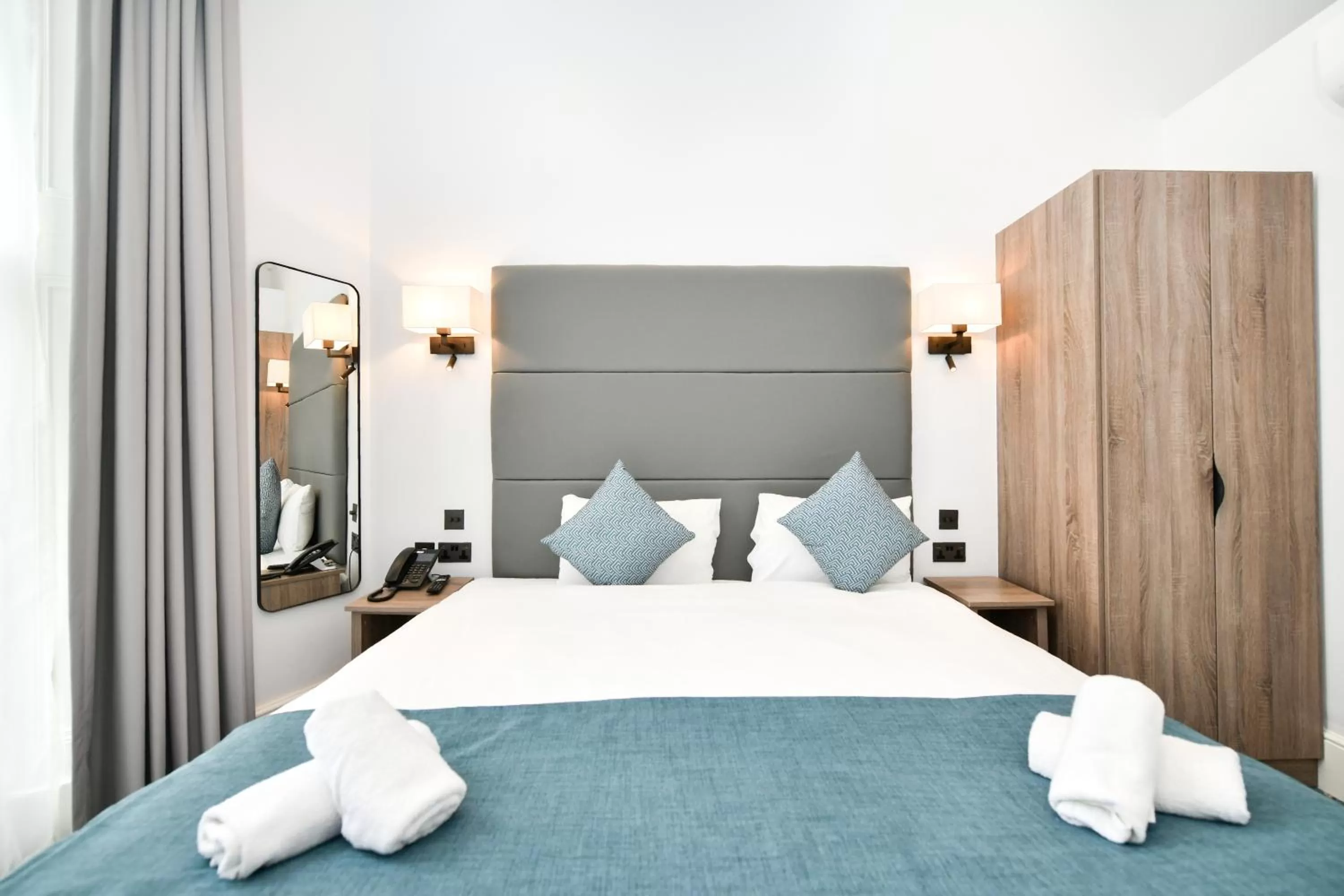 Bedroom, Bed in The J Hyde Park - A Park Avenue Hotel