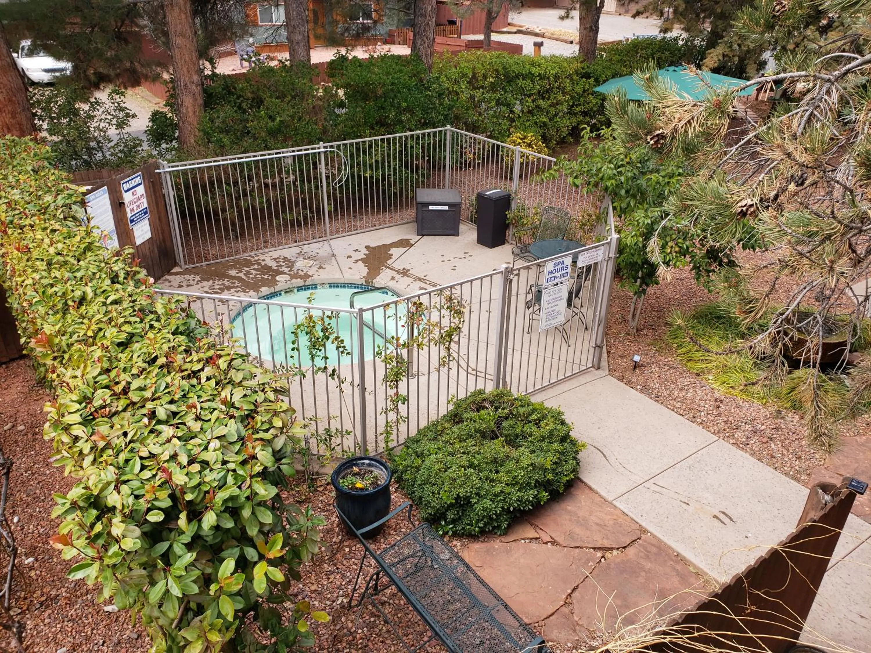 Hot Tub in Baby Quail Inn