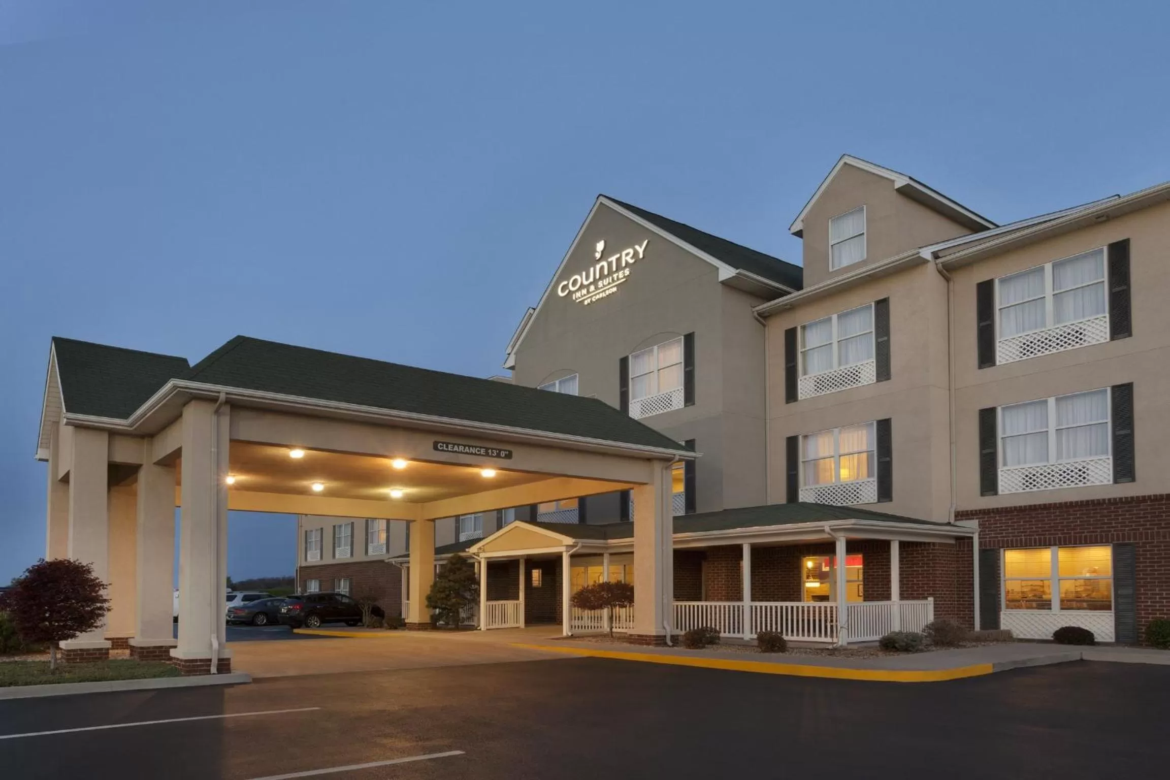 Property building in Country Inn & Suites by Radisson, Harrisonburg, VA