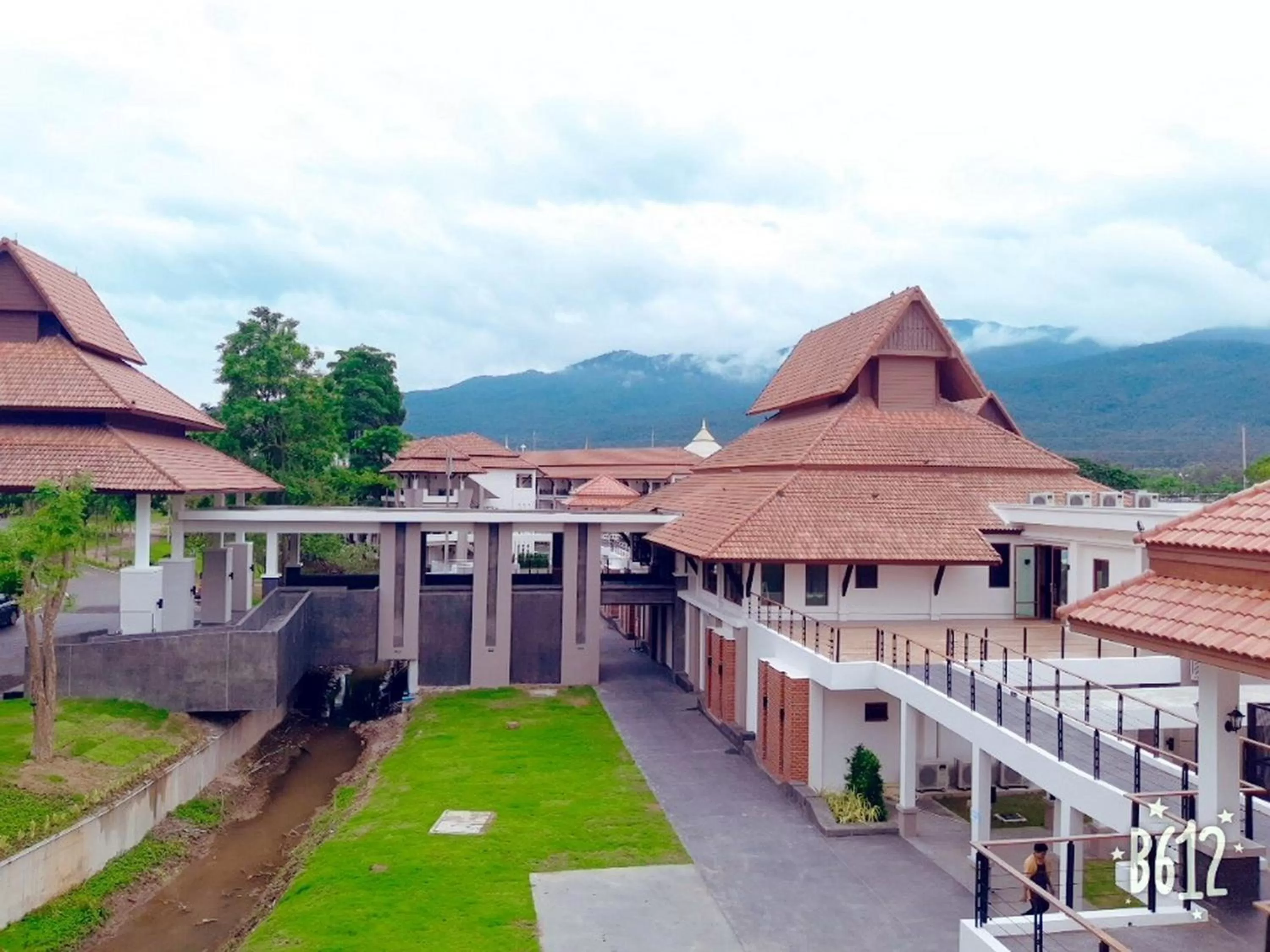 Mountain view in Green Lake Resort - SHA Extra Plus Certified