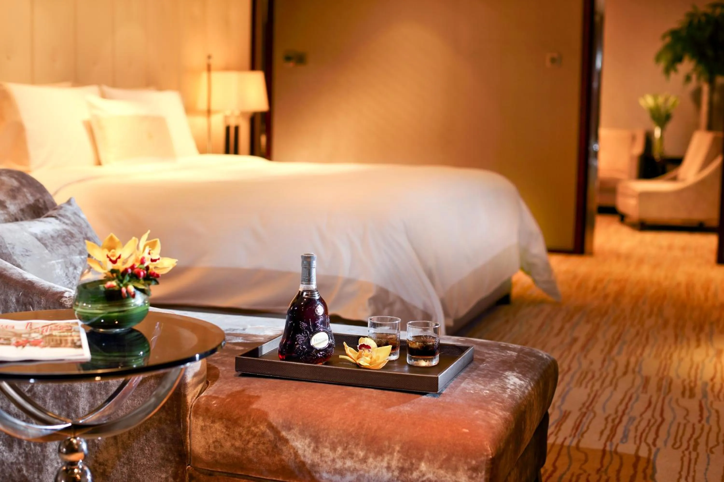 Bed in Royal International Hotel Shanghai - Pudong International Airport