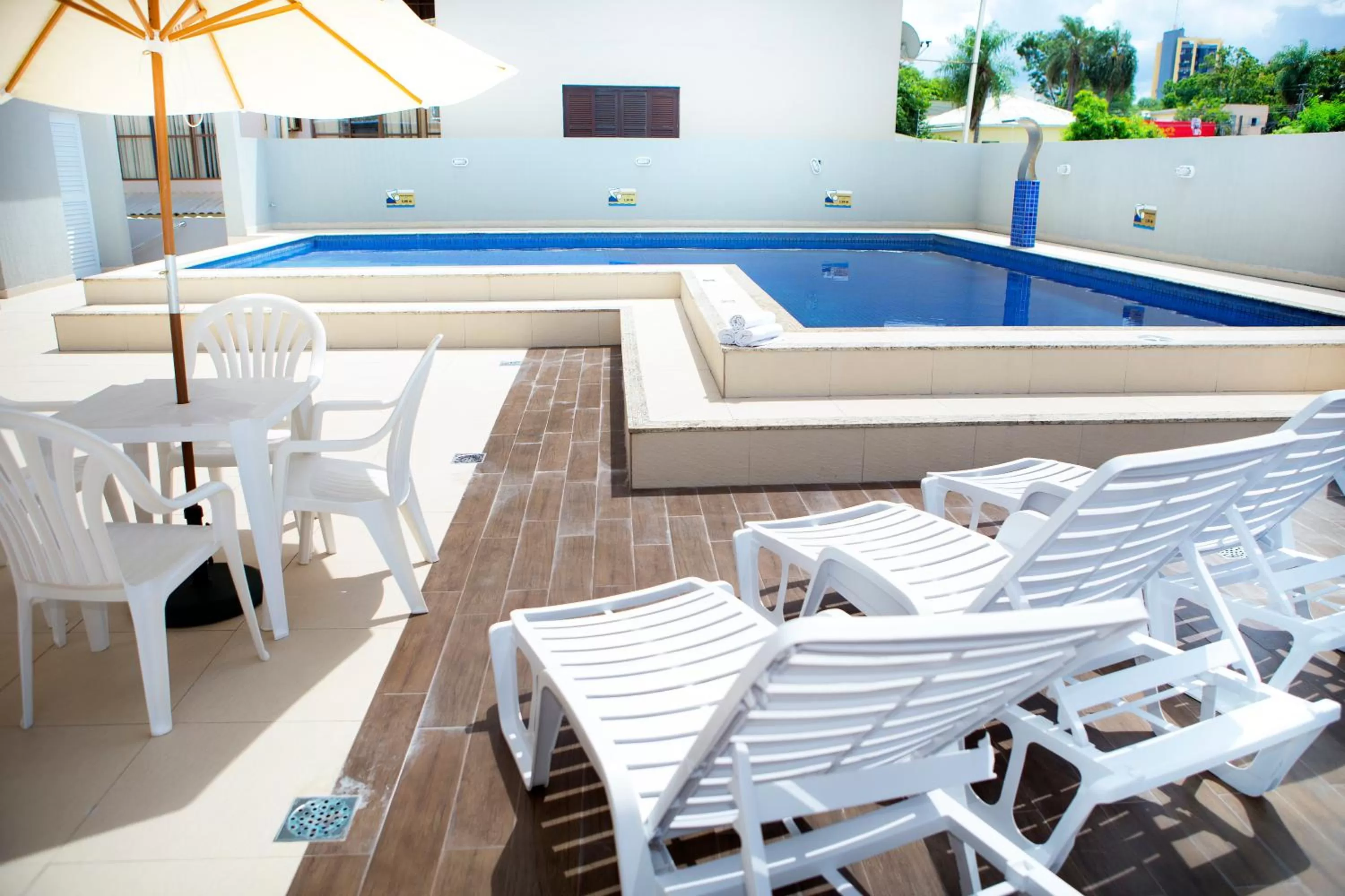 Swimming pool in Hotel Baviera Iguassu