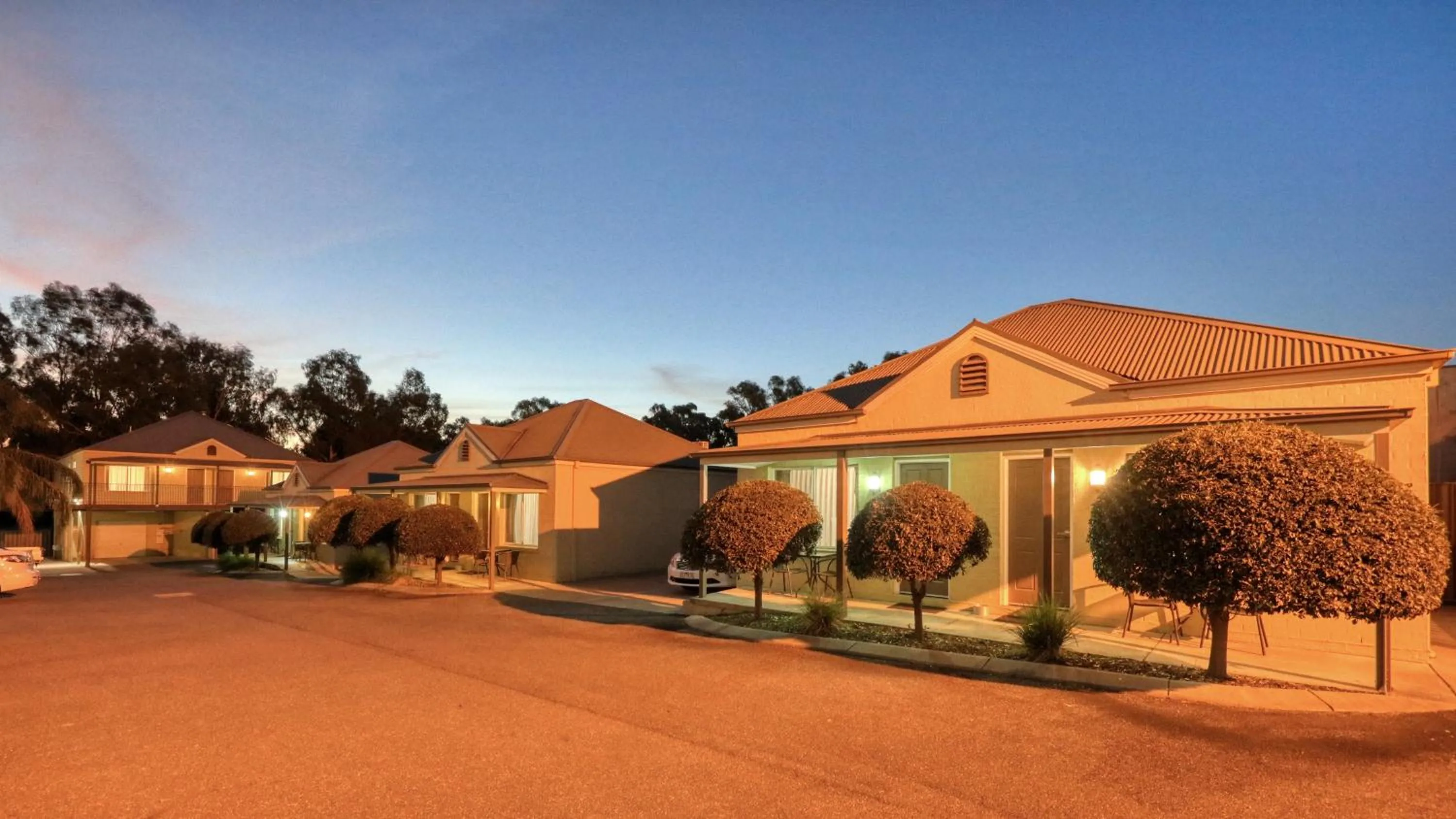 Property building in Bridges on Meninya Motel & Apartments