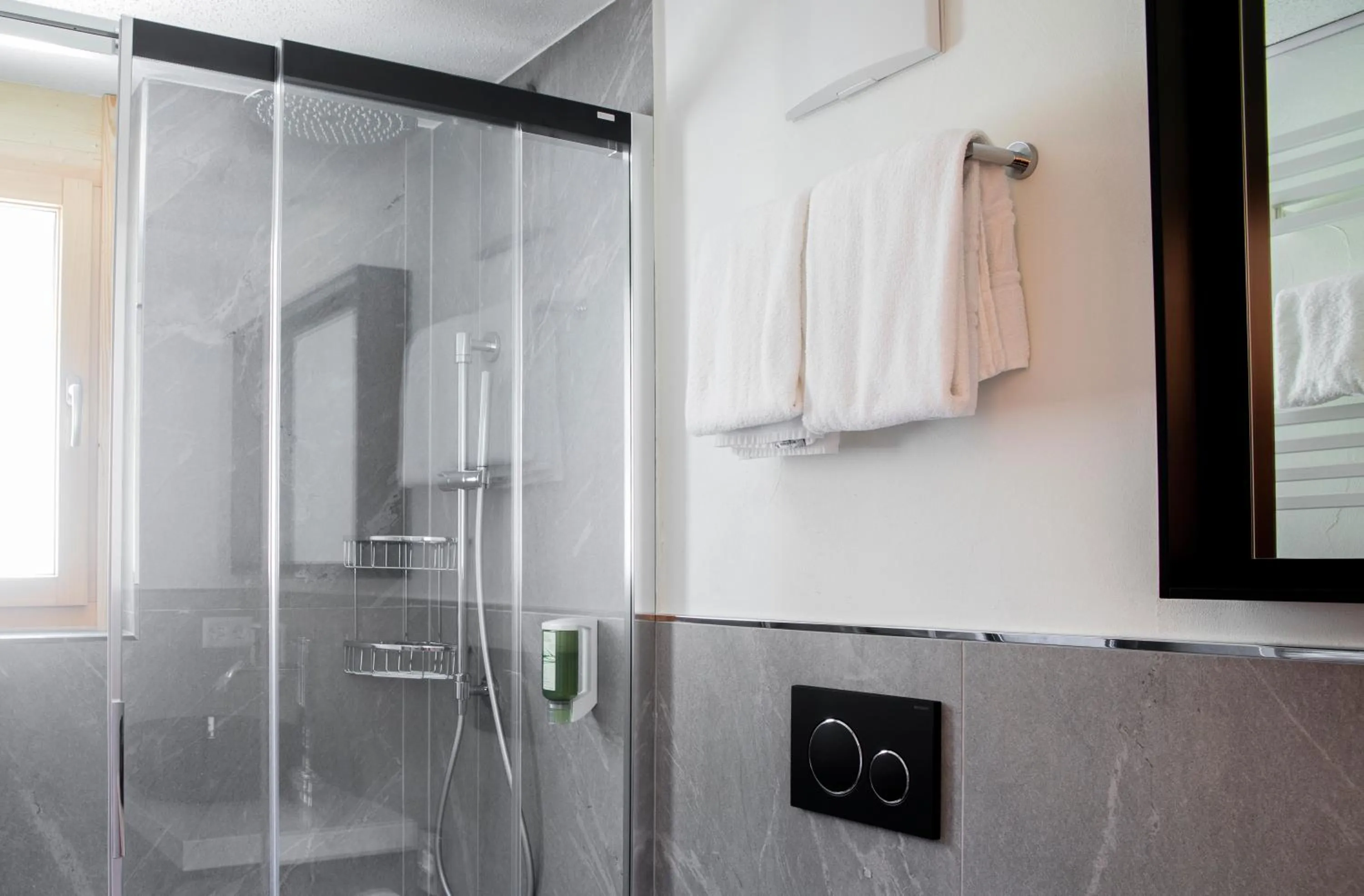 Shower in Hotel Hemizeus & Iremia Spa