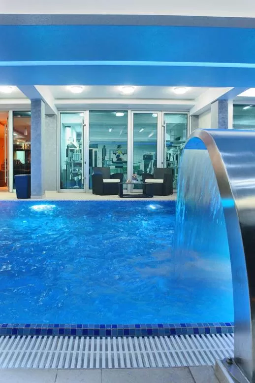 Swimming Pool in Hotel Golf Luxury