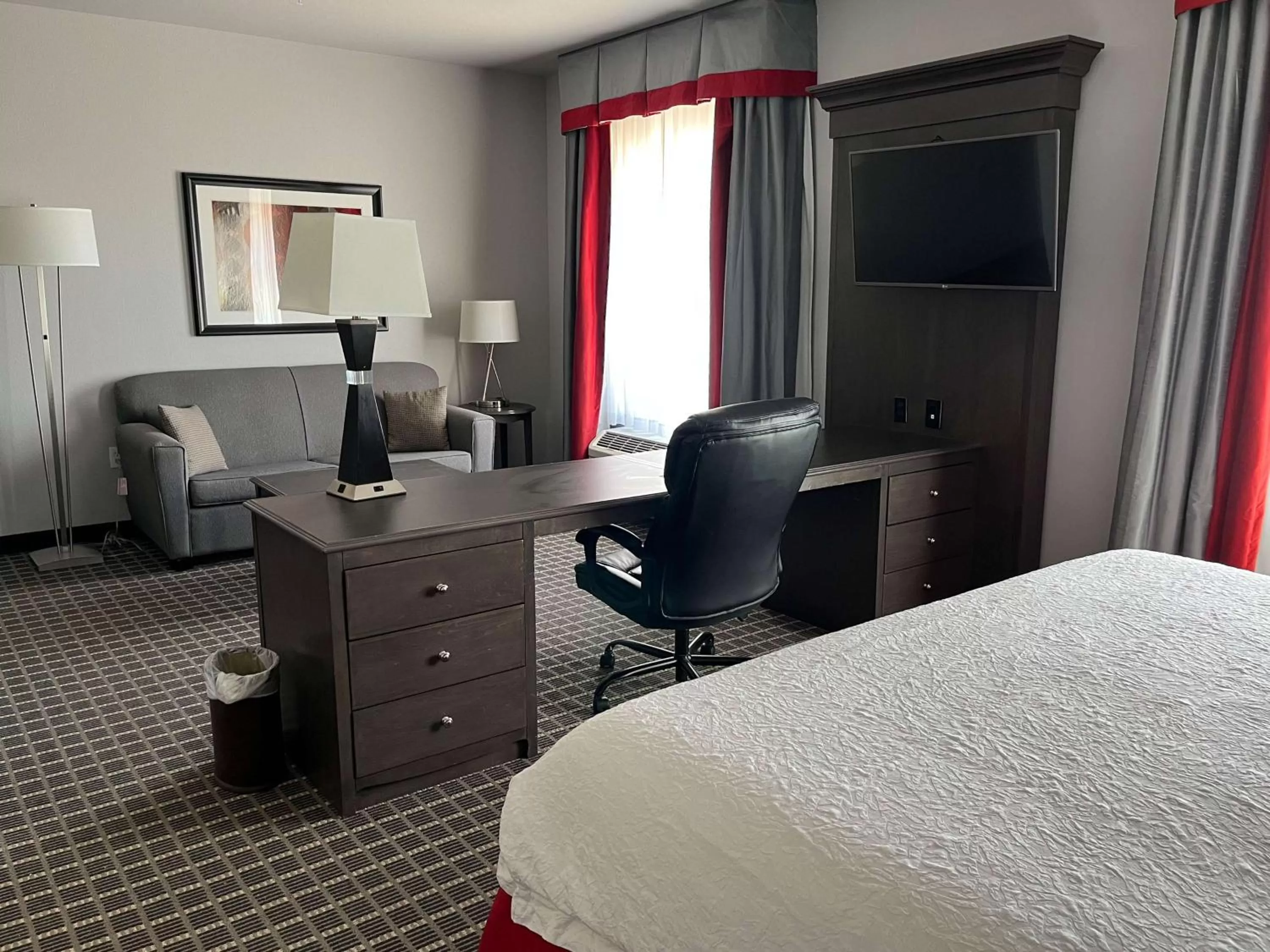 Bedroom, Bed in Studio 6 Suites Pearsall, TX