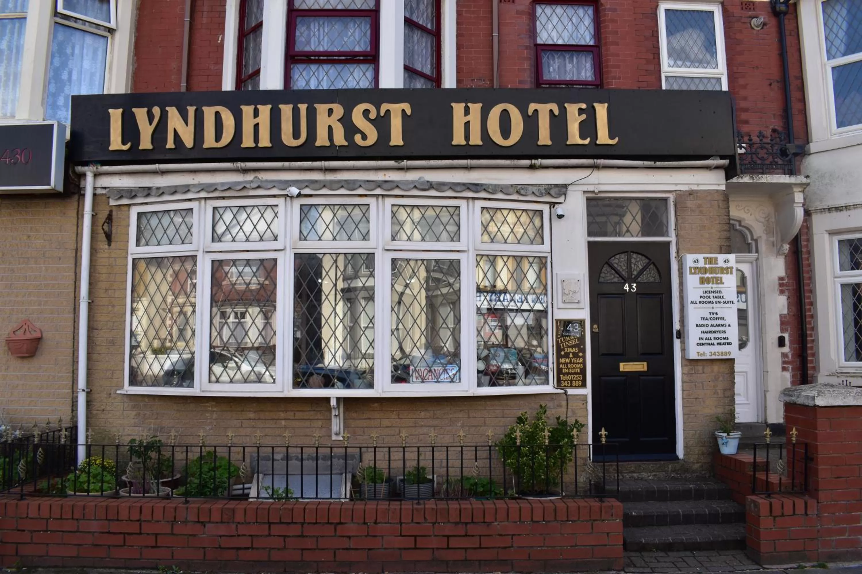 Facade/entrance in Lyndhurst Hotel