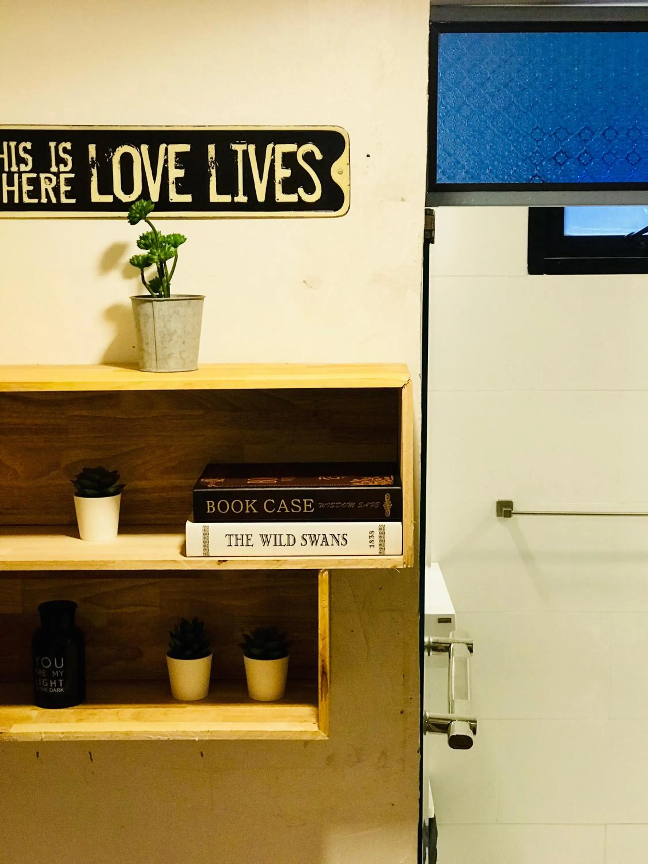 Decorative detail in Blu Cabin Ari Stylish Gay Poshtel