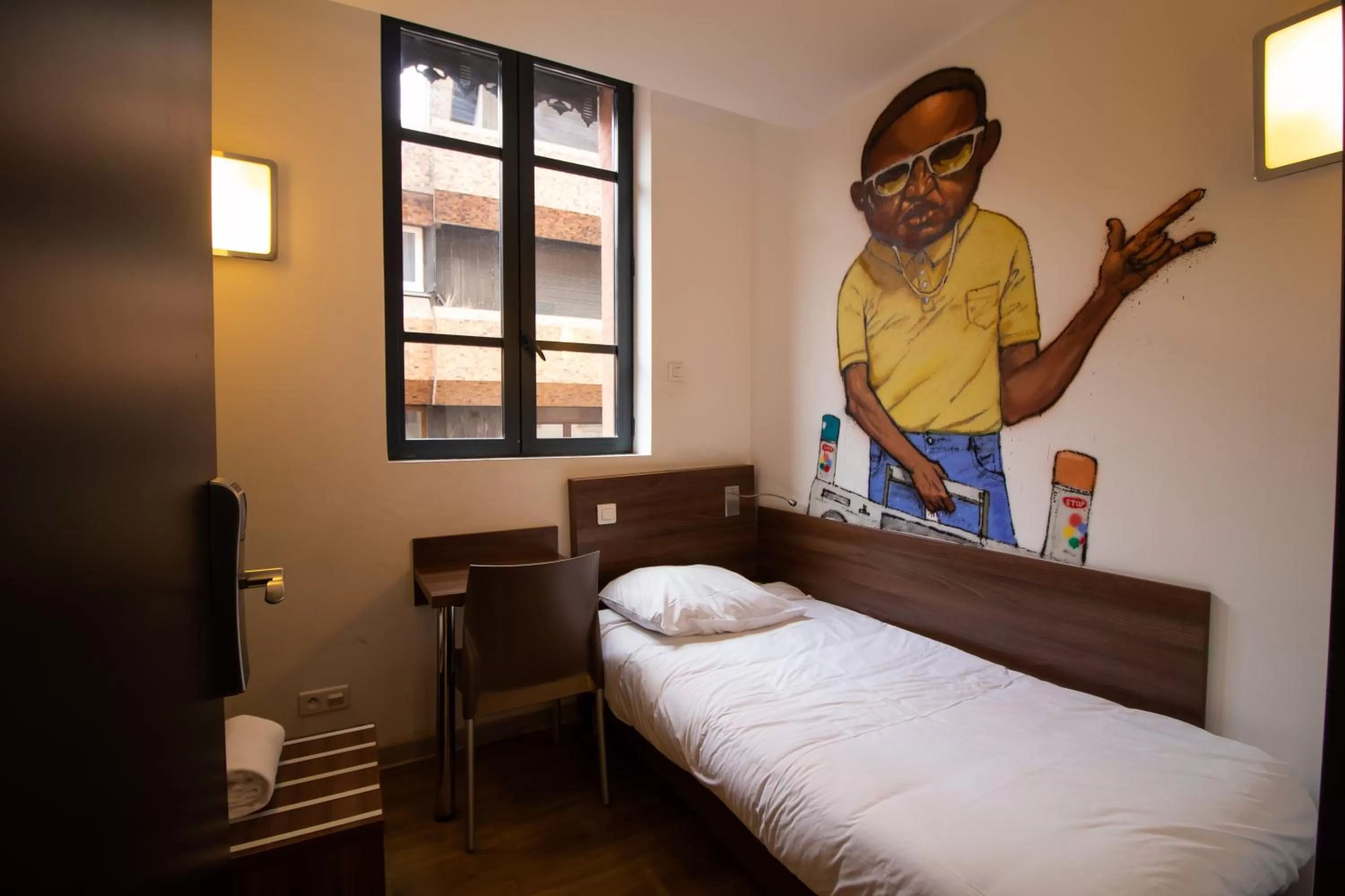 View (from property/room), Bed in Hôtel le Pastel