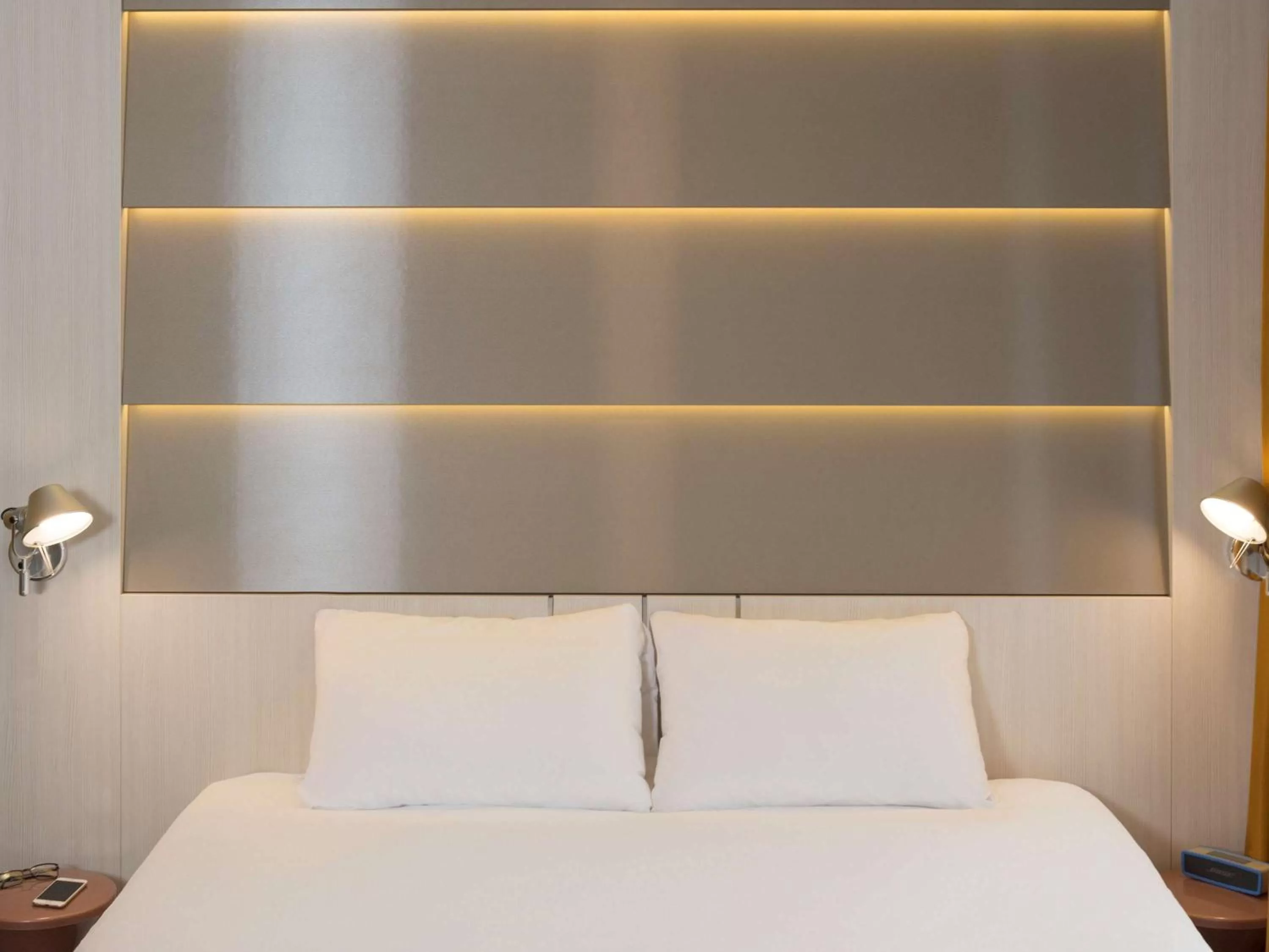 Photo of the whole room, Bed in Ibis Styles Nivelles