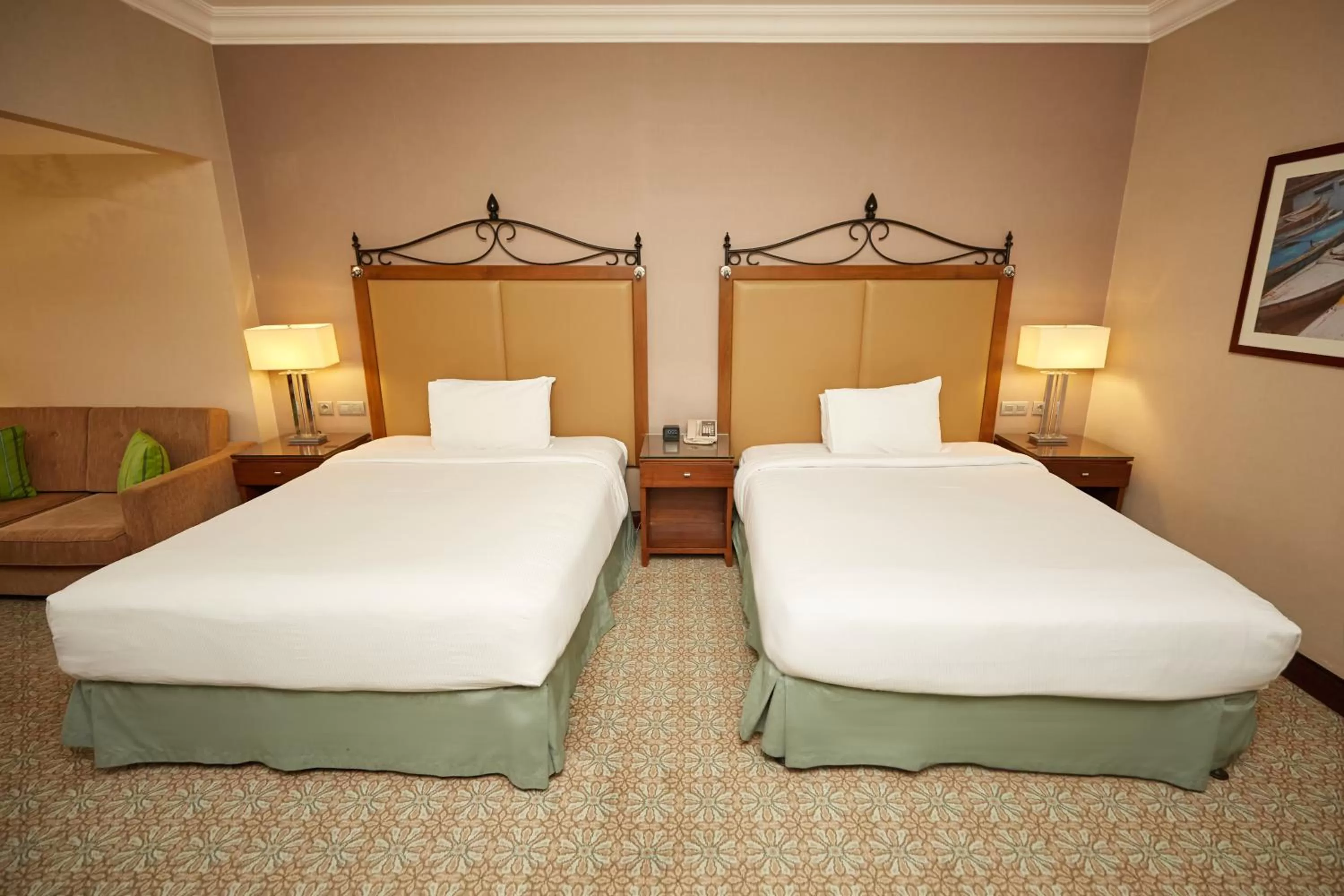 Bedroom, Bed in Hilton Alexandria King's Ranch Hotel