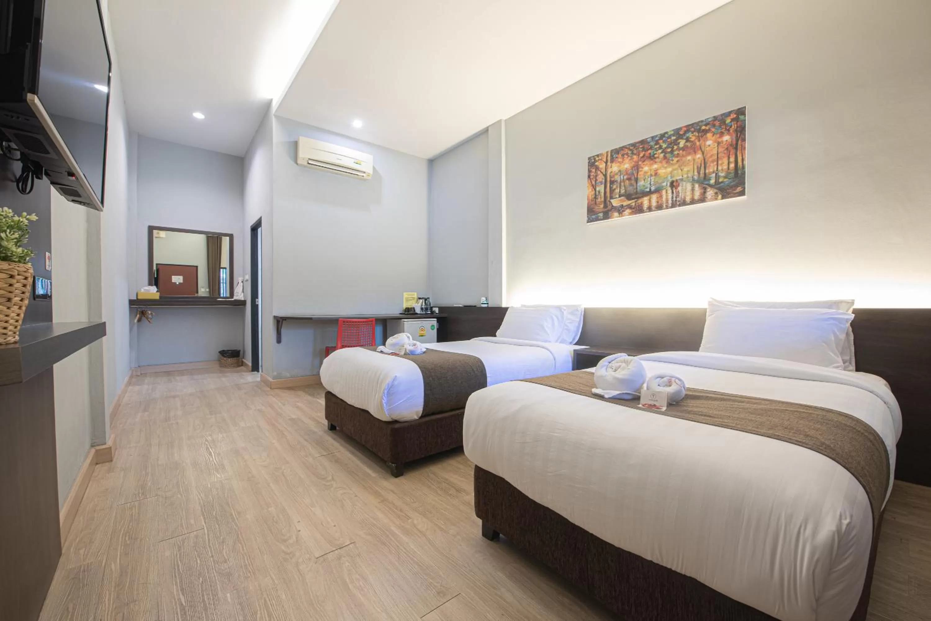 Photo of the whole room, Bed in Tarnsiri Boutique Resort