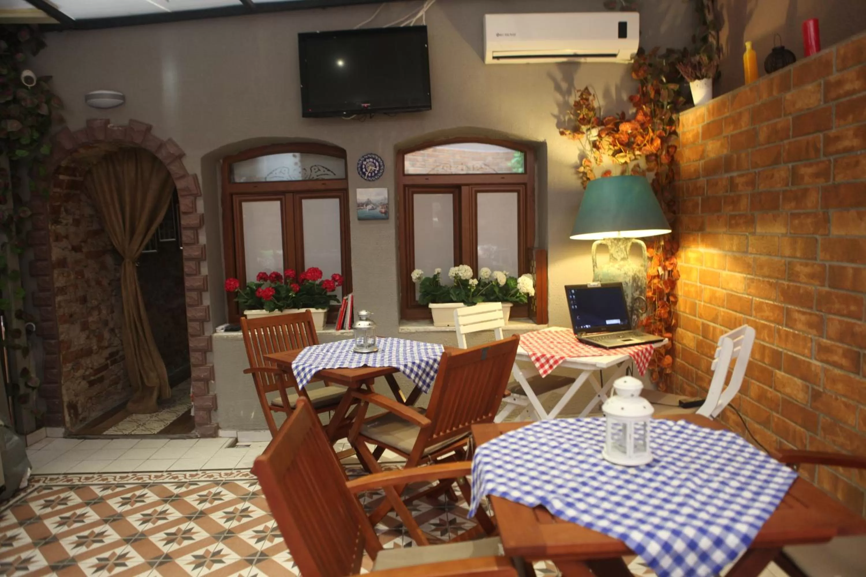 Lounge or bar in Tom Square Boutique Hotel