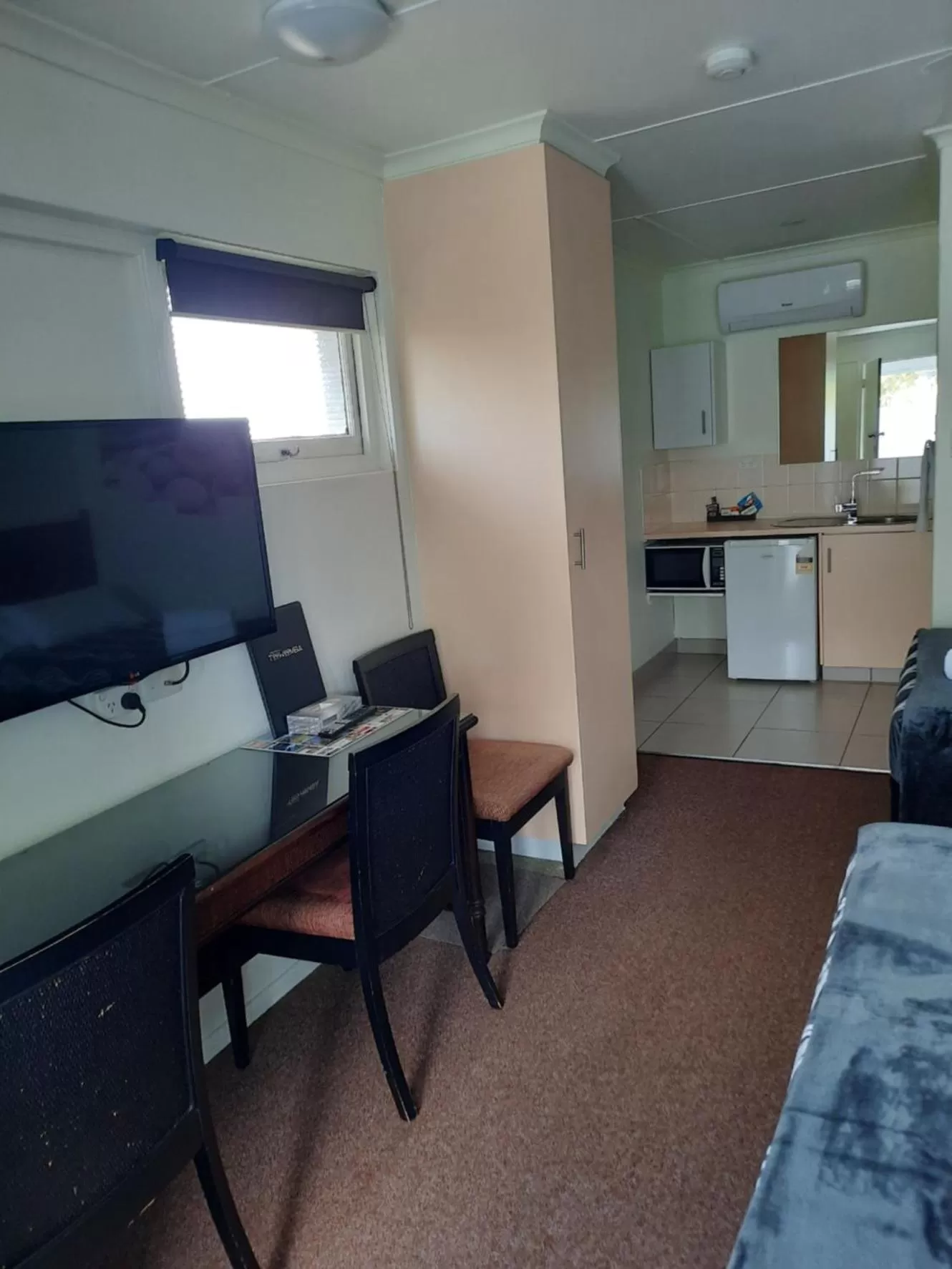 Kitchen or kitchenette in Flying Spur Motel