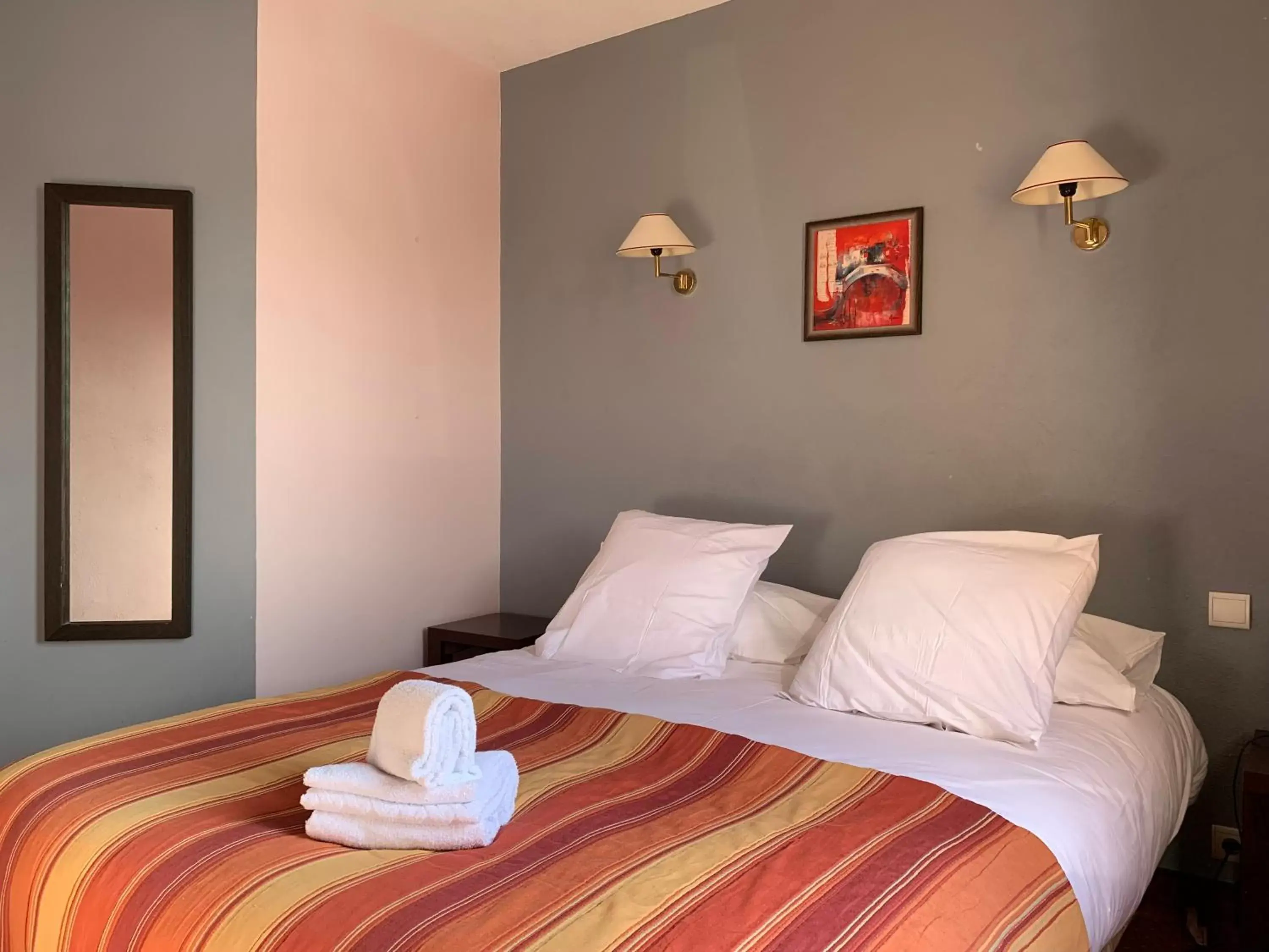 Double Room in Le Mas De Gaujac Double Room in Le Mas De Gaujac