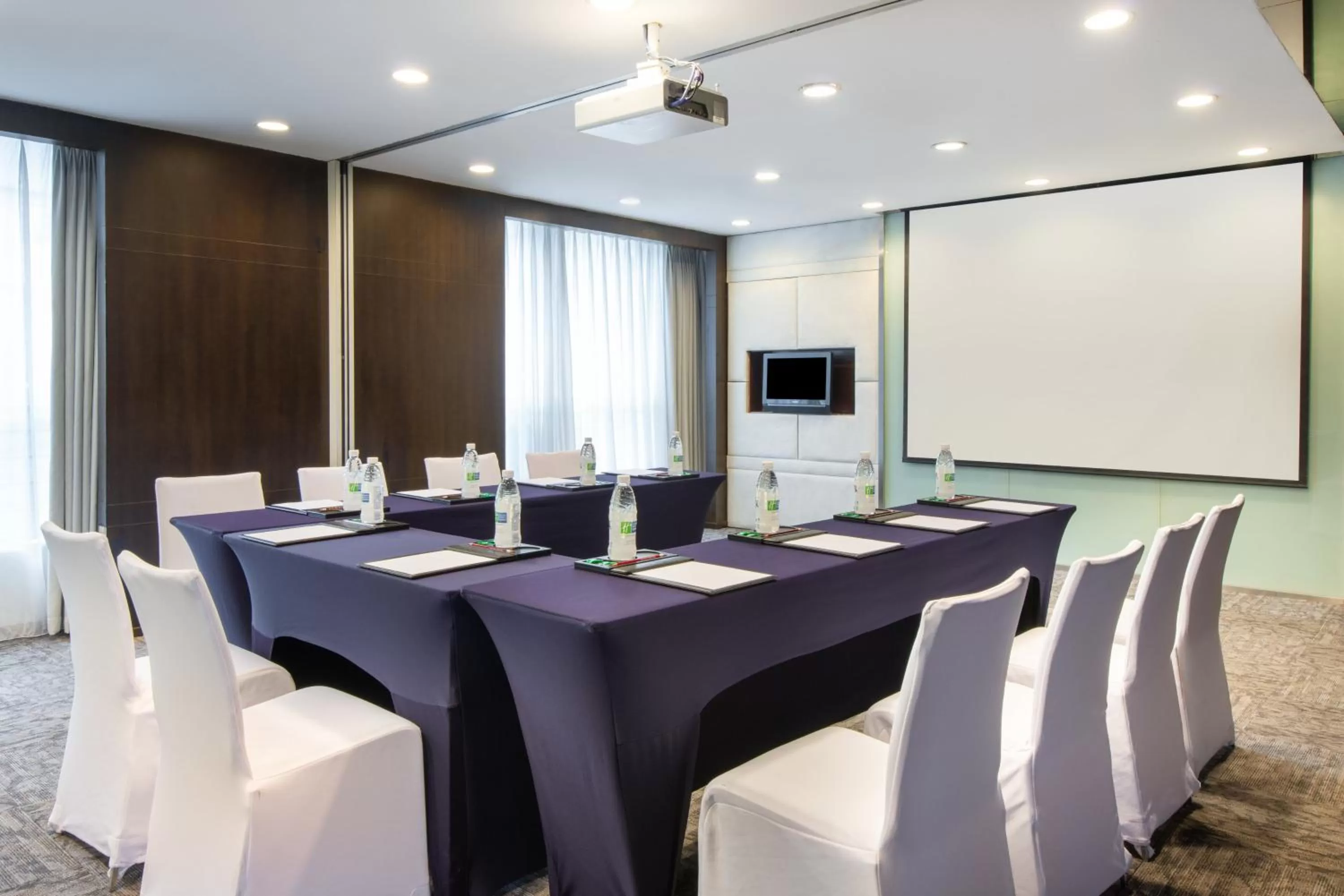 Meeting/conference room in Holiday Inn Express Chengdu Gulou-Tianfu Square Chunxi Road Branch