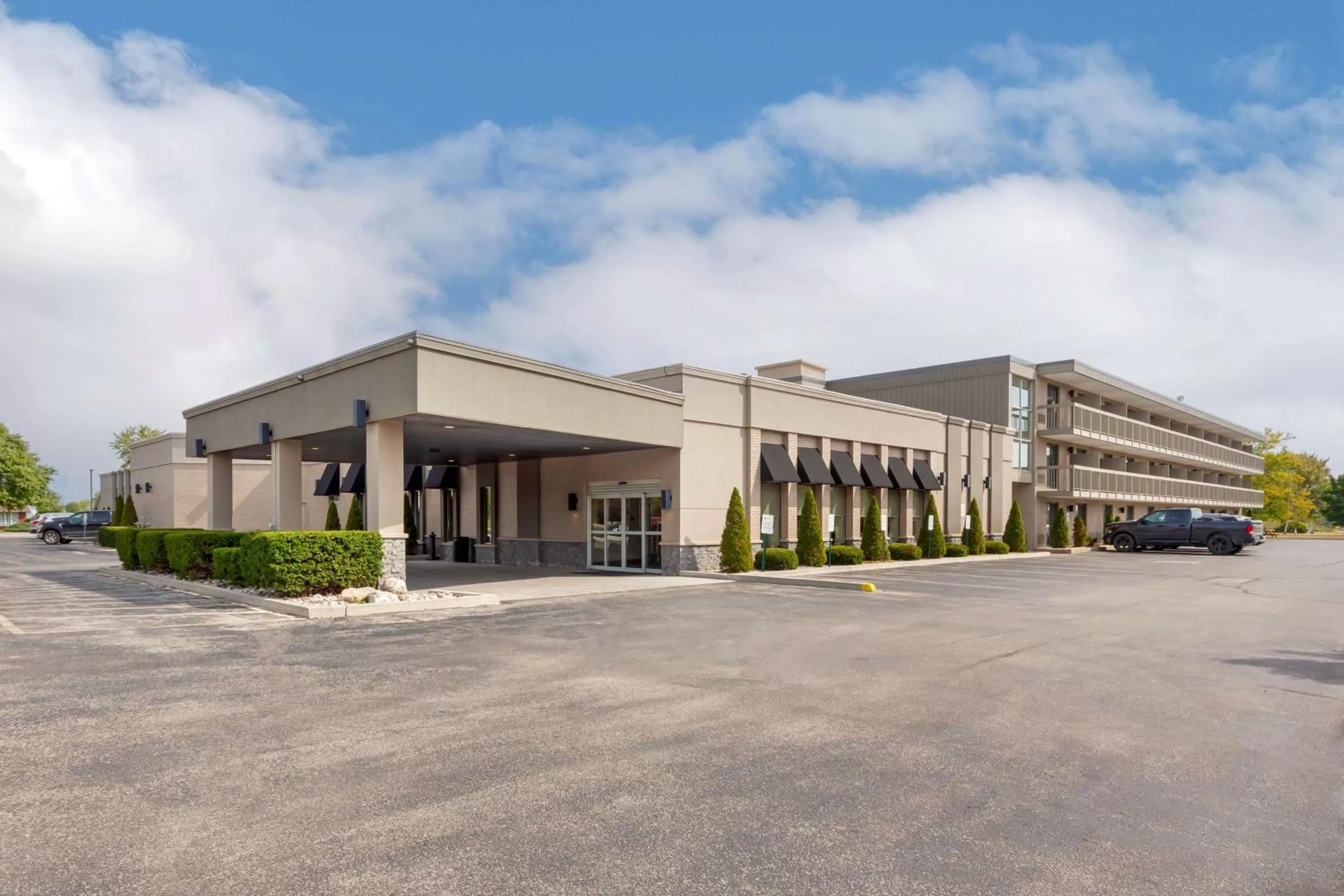 Property building in Best Western Plus Leamington Hotel & Conference Centre