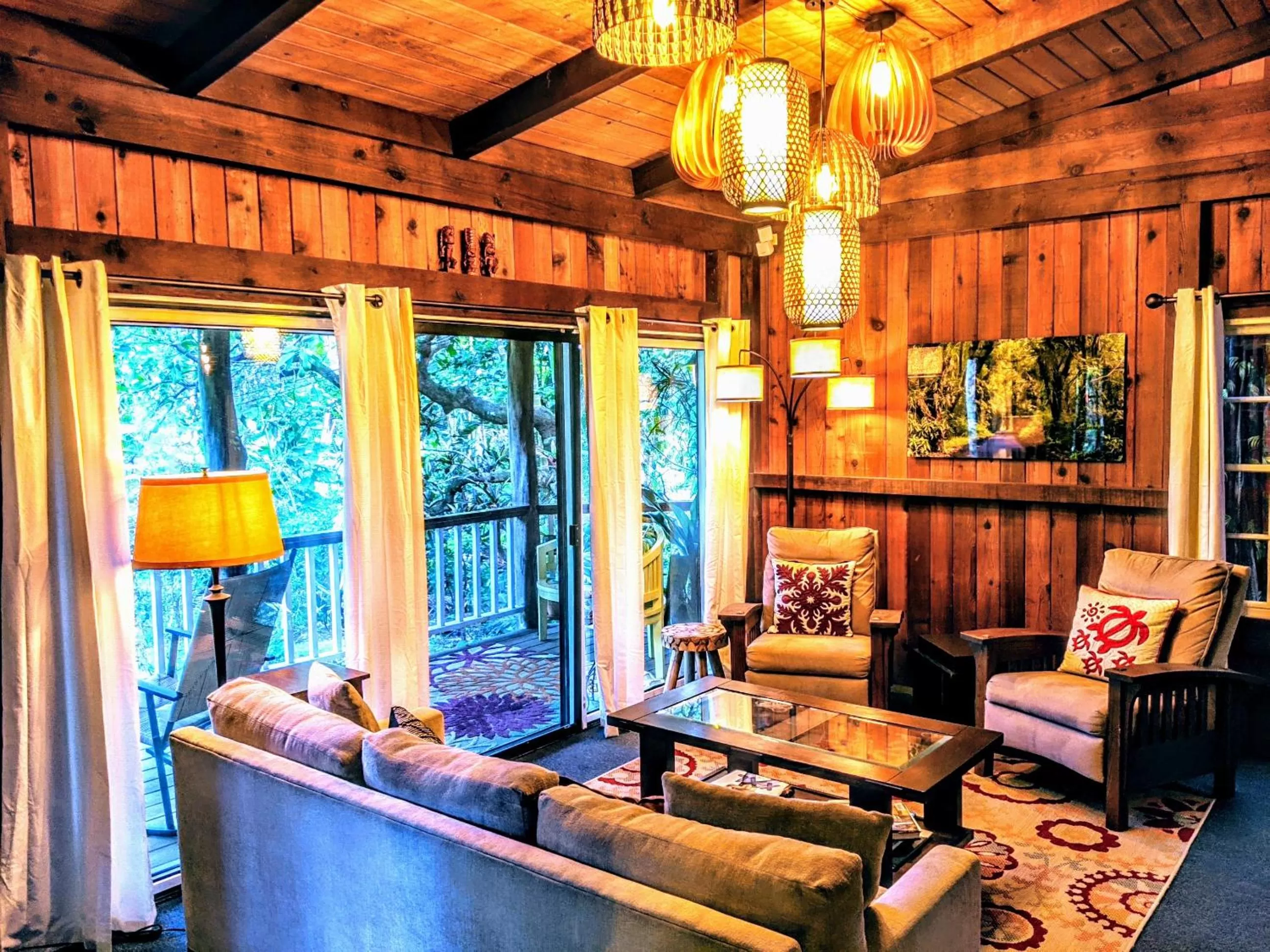 Communal lounge/ TV room in Kehena Mauka Nui Club LGBTQIA+ Clothing Optional