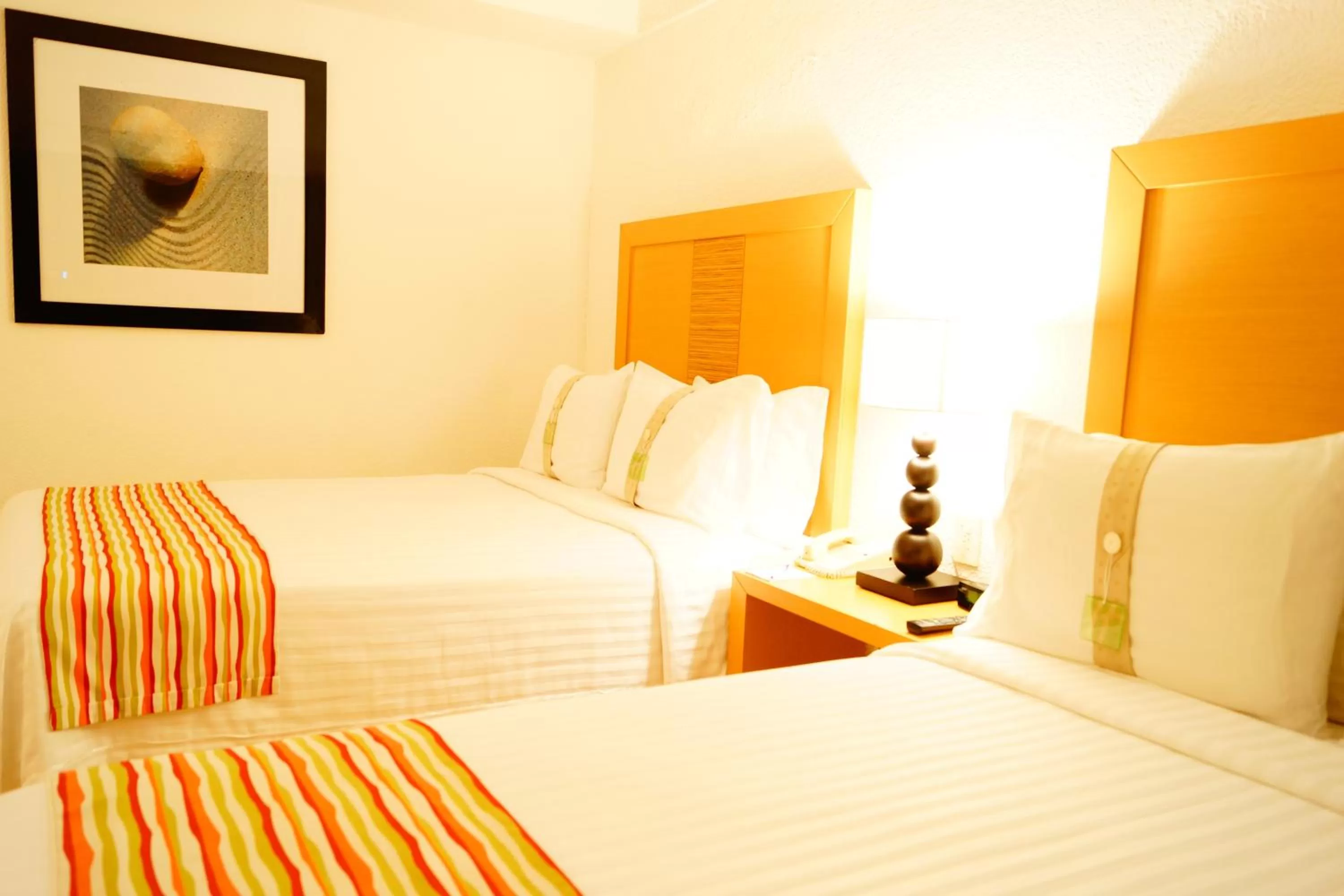 Bed in Holiday Inn Resort Acapulco, an IHG Hotel