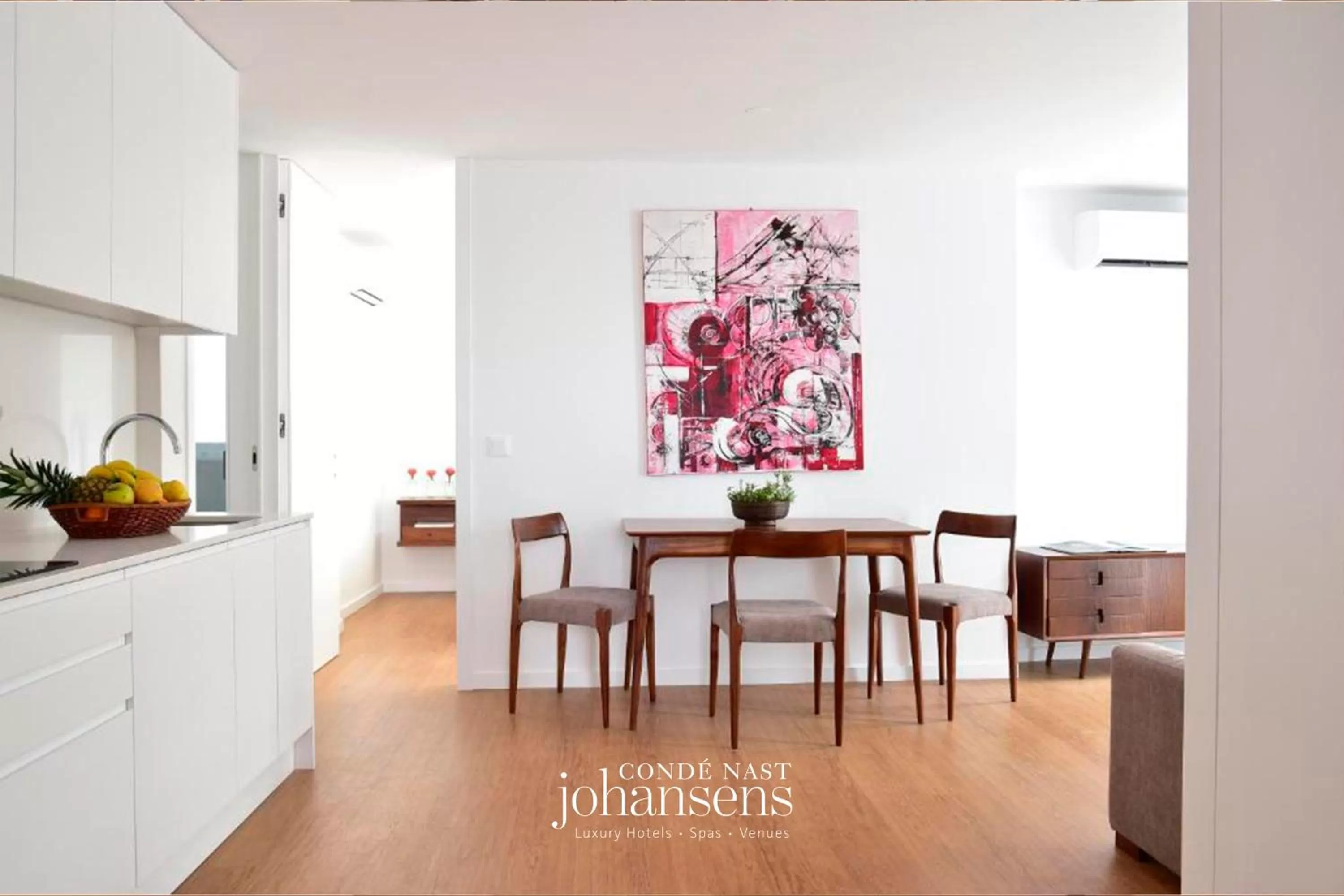 Kitchen or kitchenette in Casa Melo Alvim - by Unlock Hotels