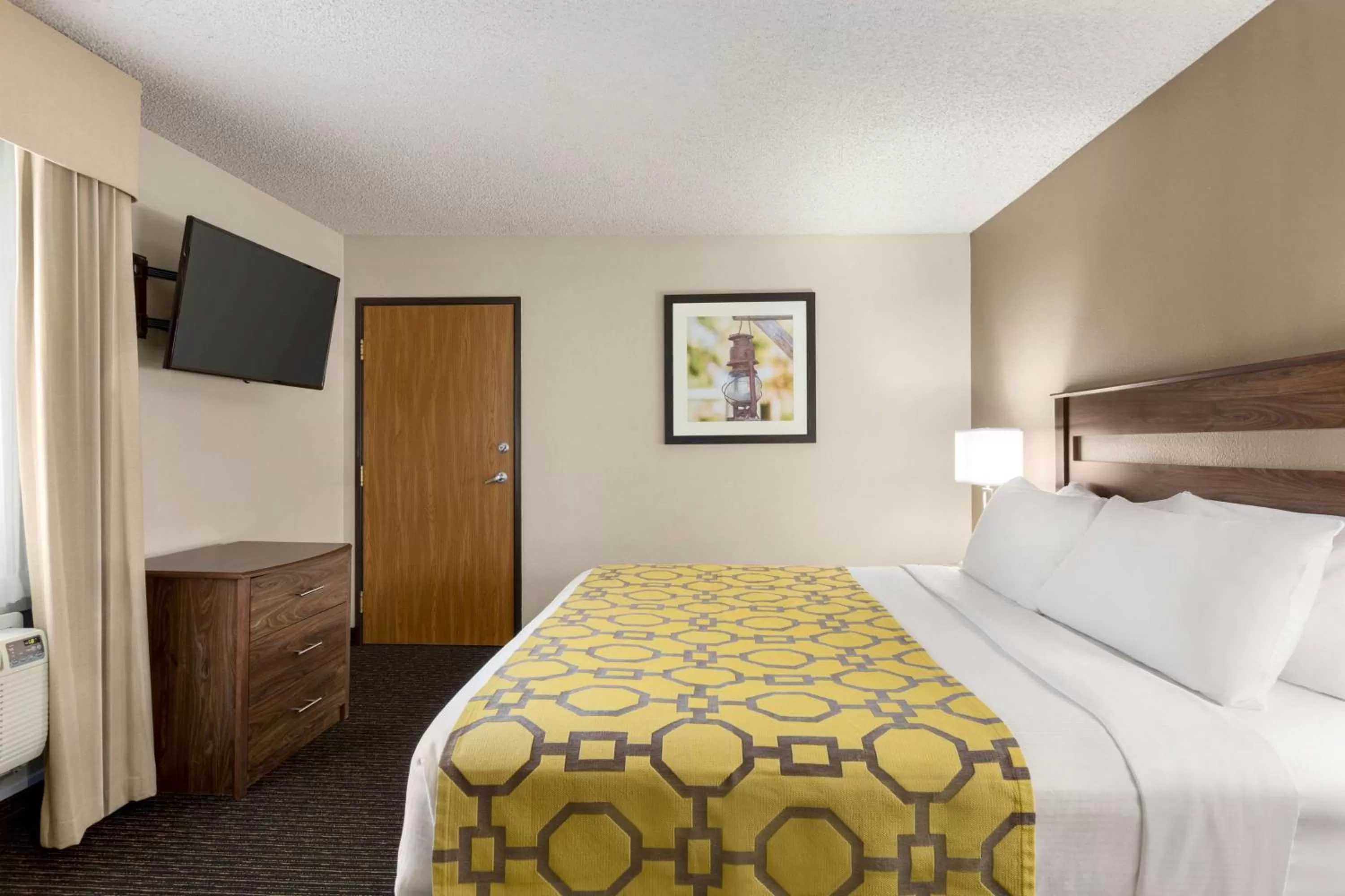 Photo of the whole room, Bed in Baymont by Wyndham Whitefish