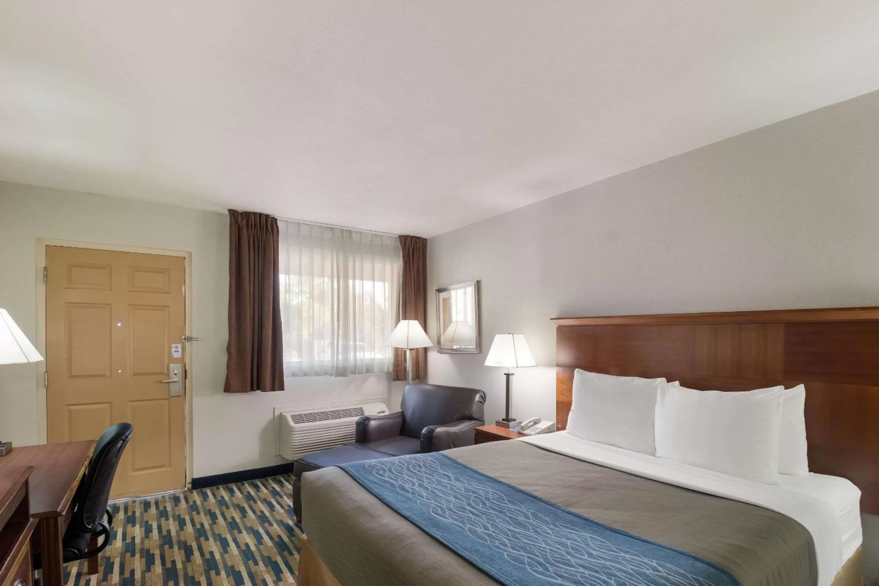 Bedroom, Bed in Rodeway Inn Fort Morgan