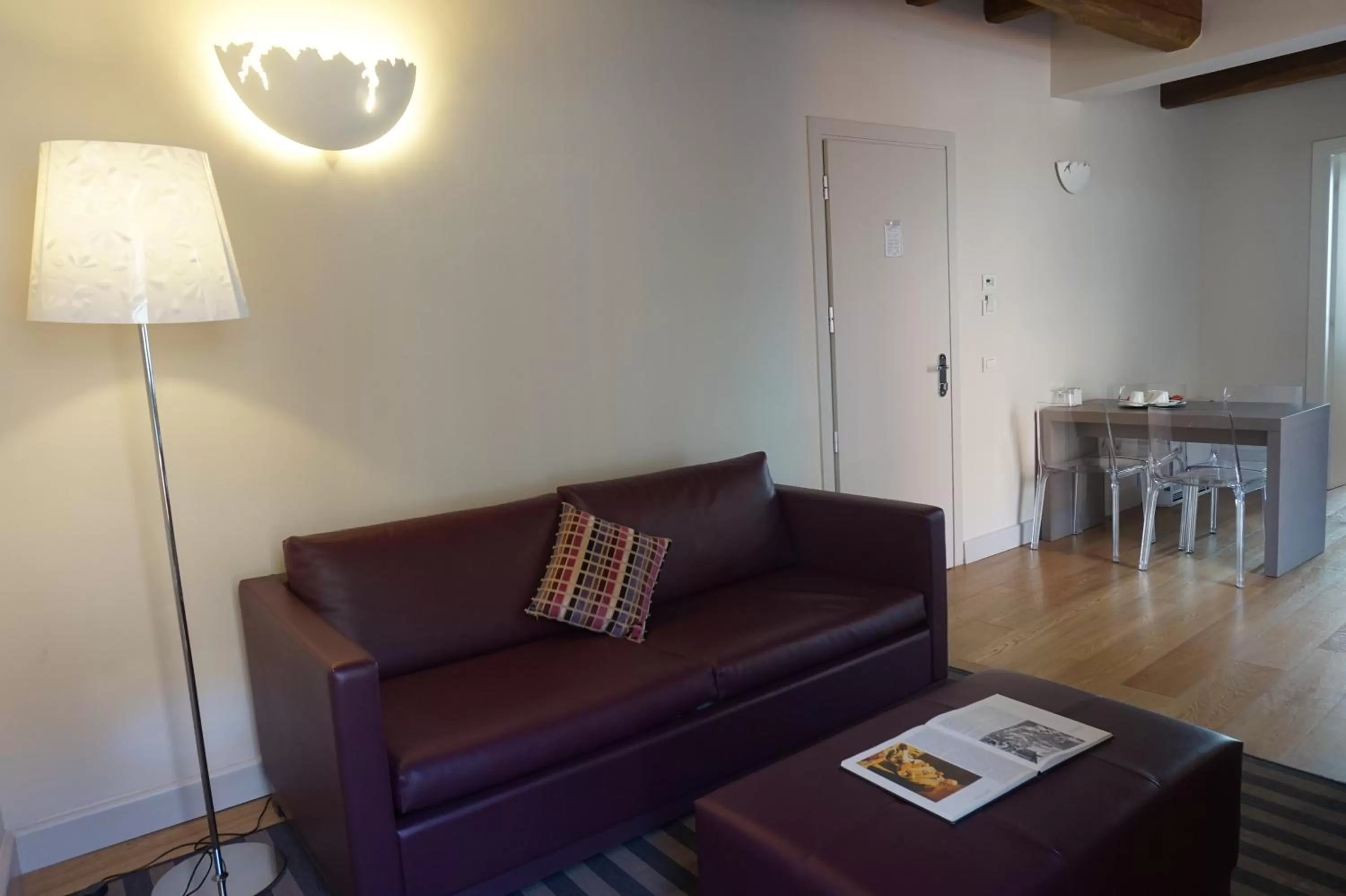 Seating area in Trevi Palace Luxury Inn