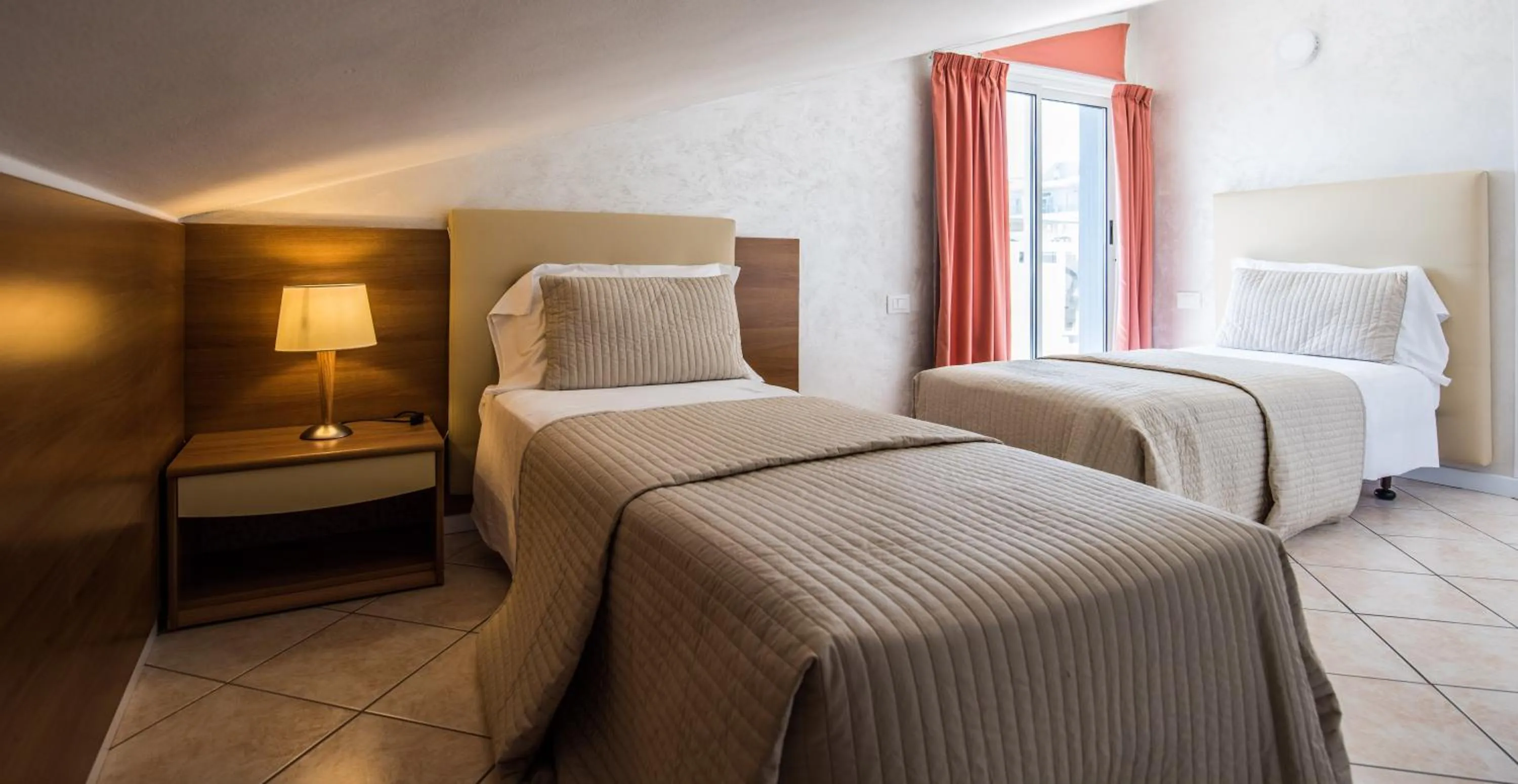 Bedroom, Bed in Hotel Touring