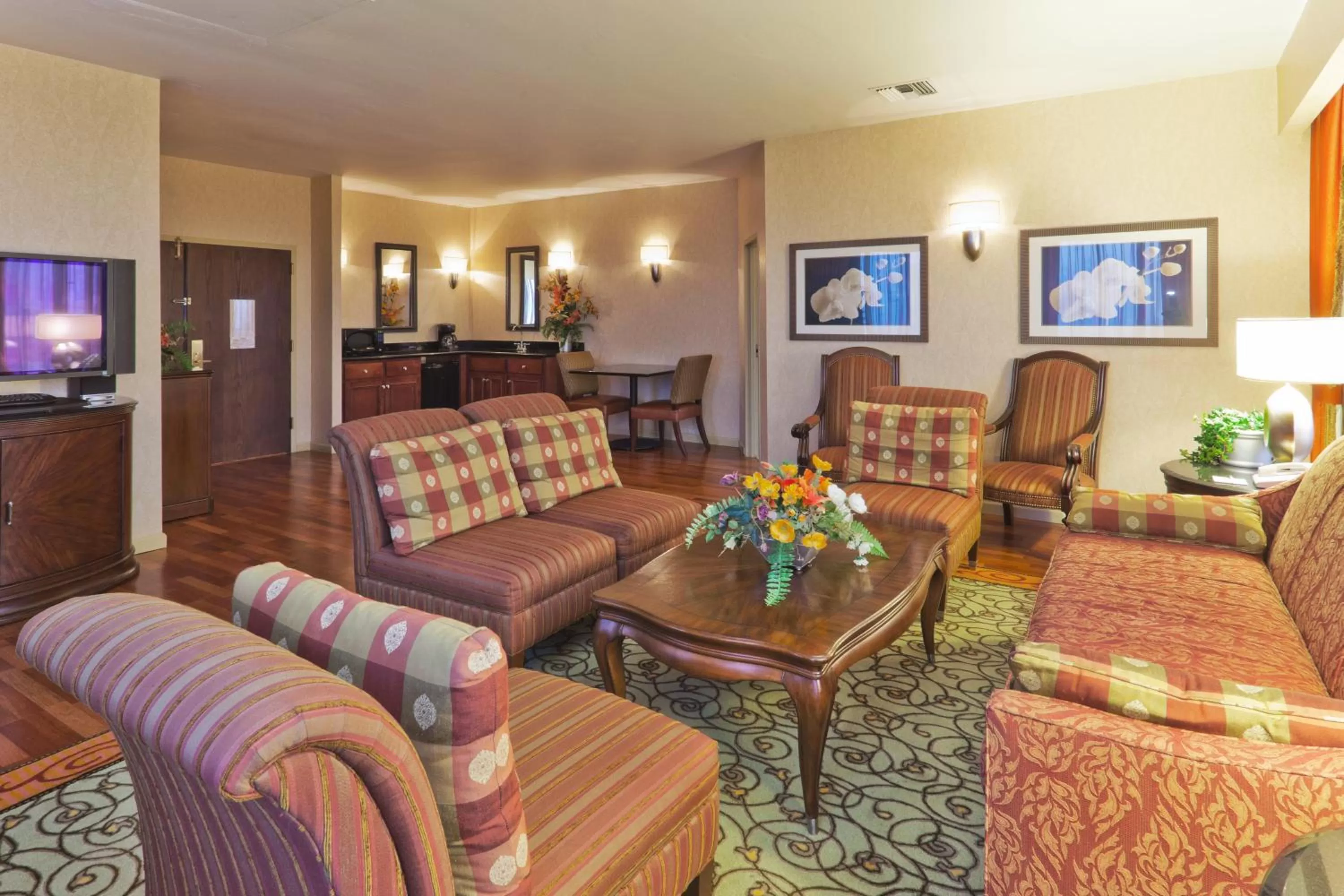 Photo of the whole room in Holiday Inn Sacramento Downtown-Arena by IHG