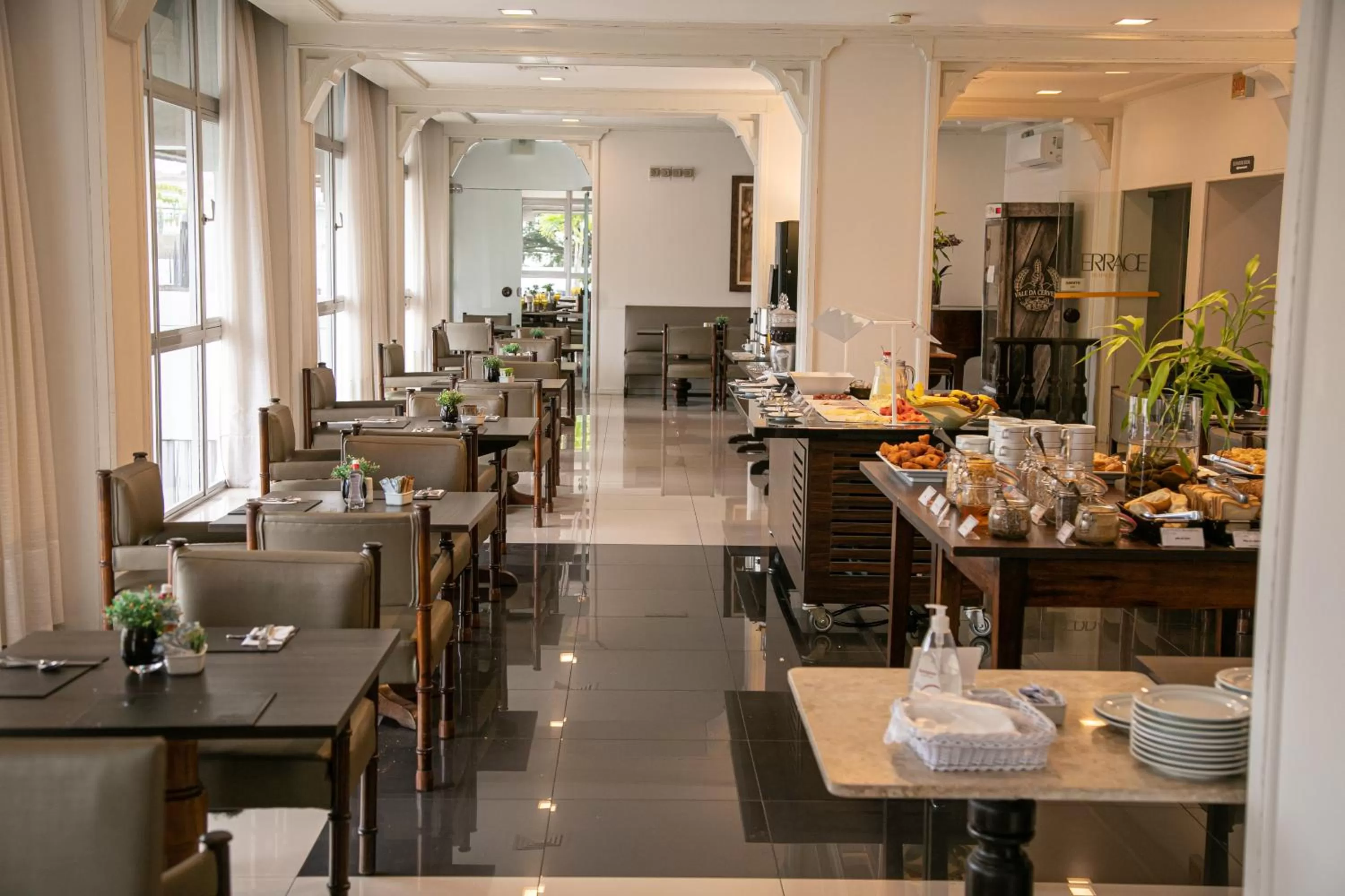 Restaurant/places to eat in Plaza Blumenau Hotel