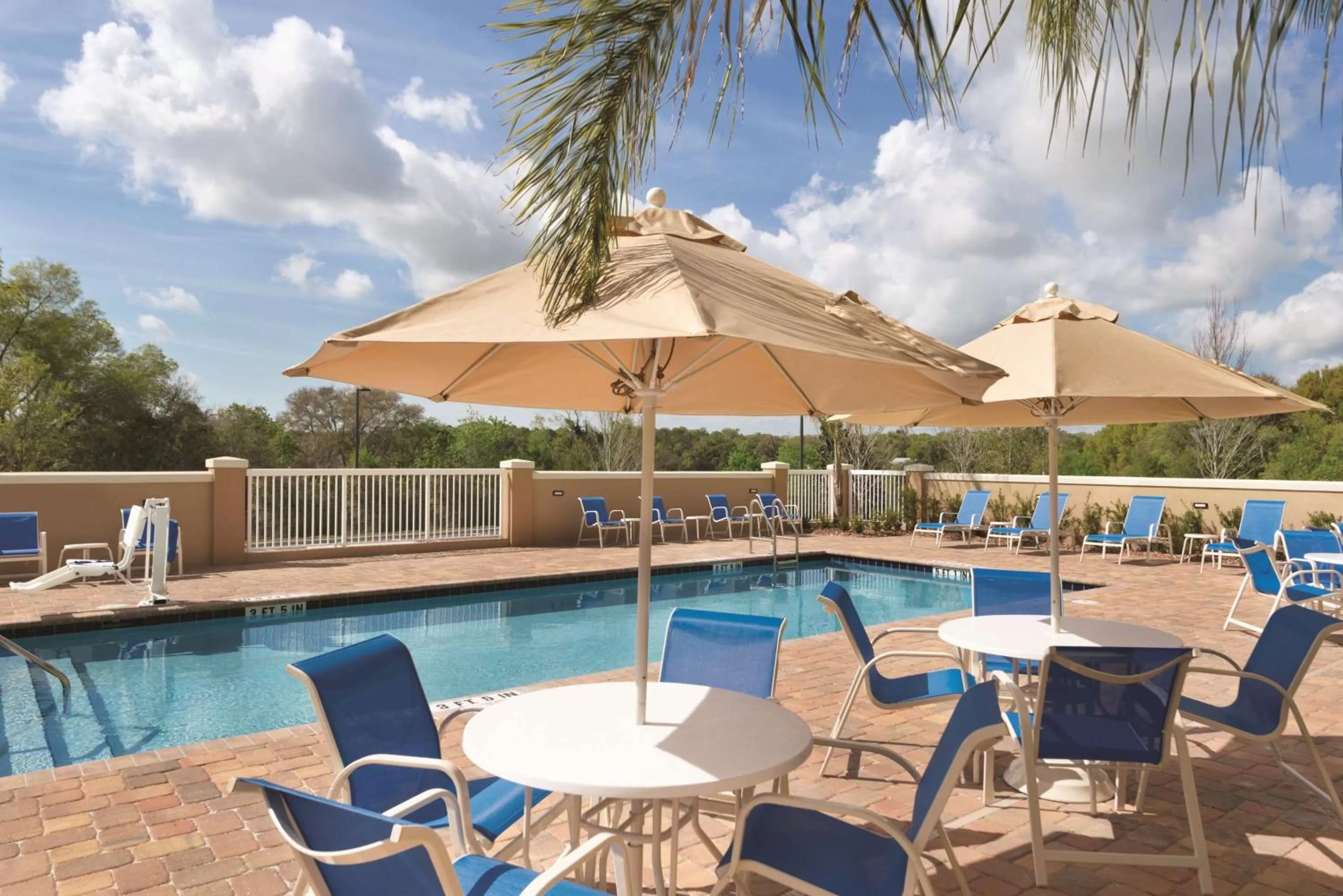 Pool view in Hampton Inn & Suites - DeLand