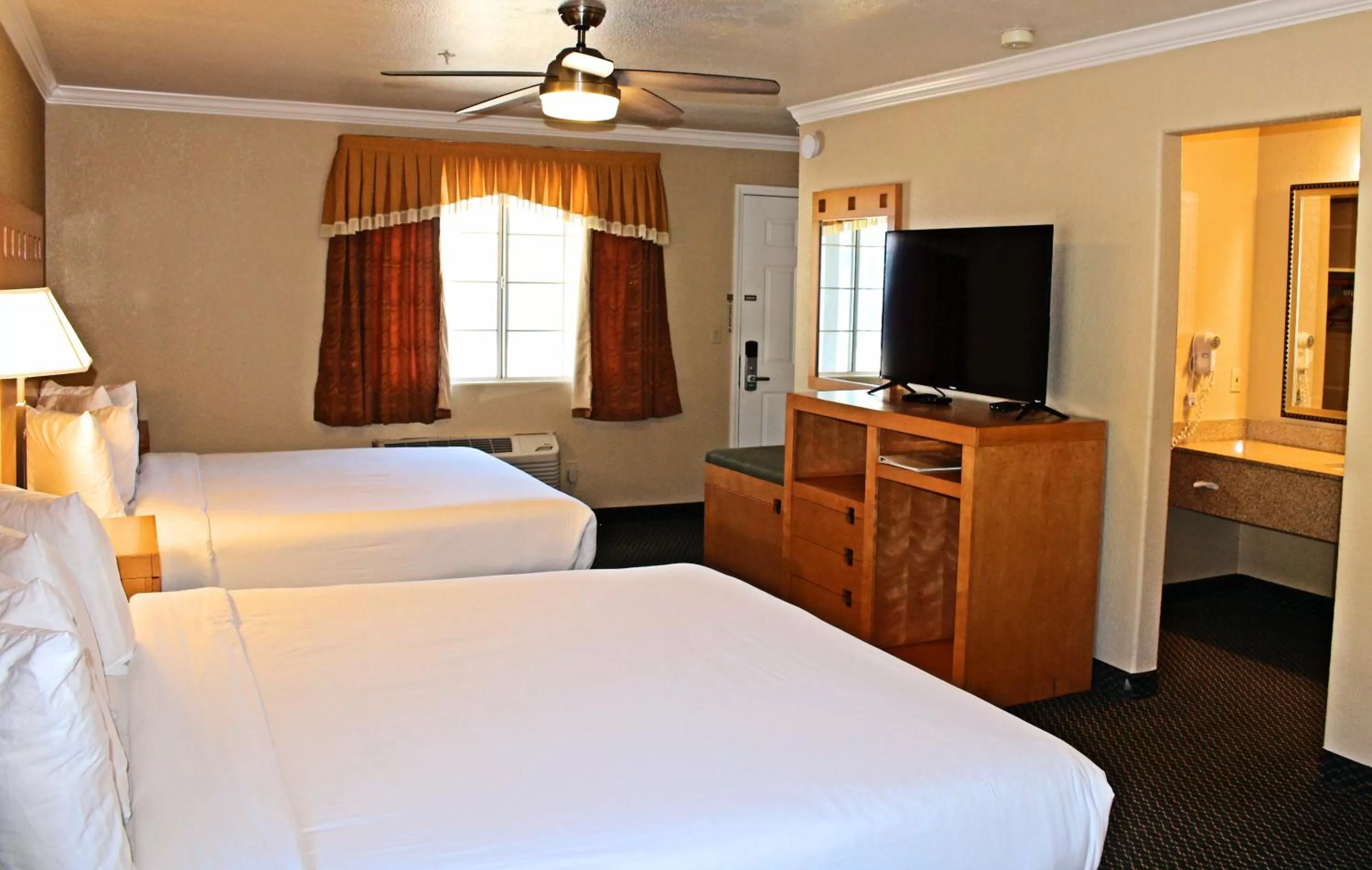 Bed in Lake Point Lodge