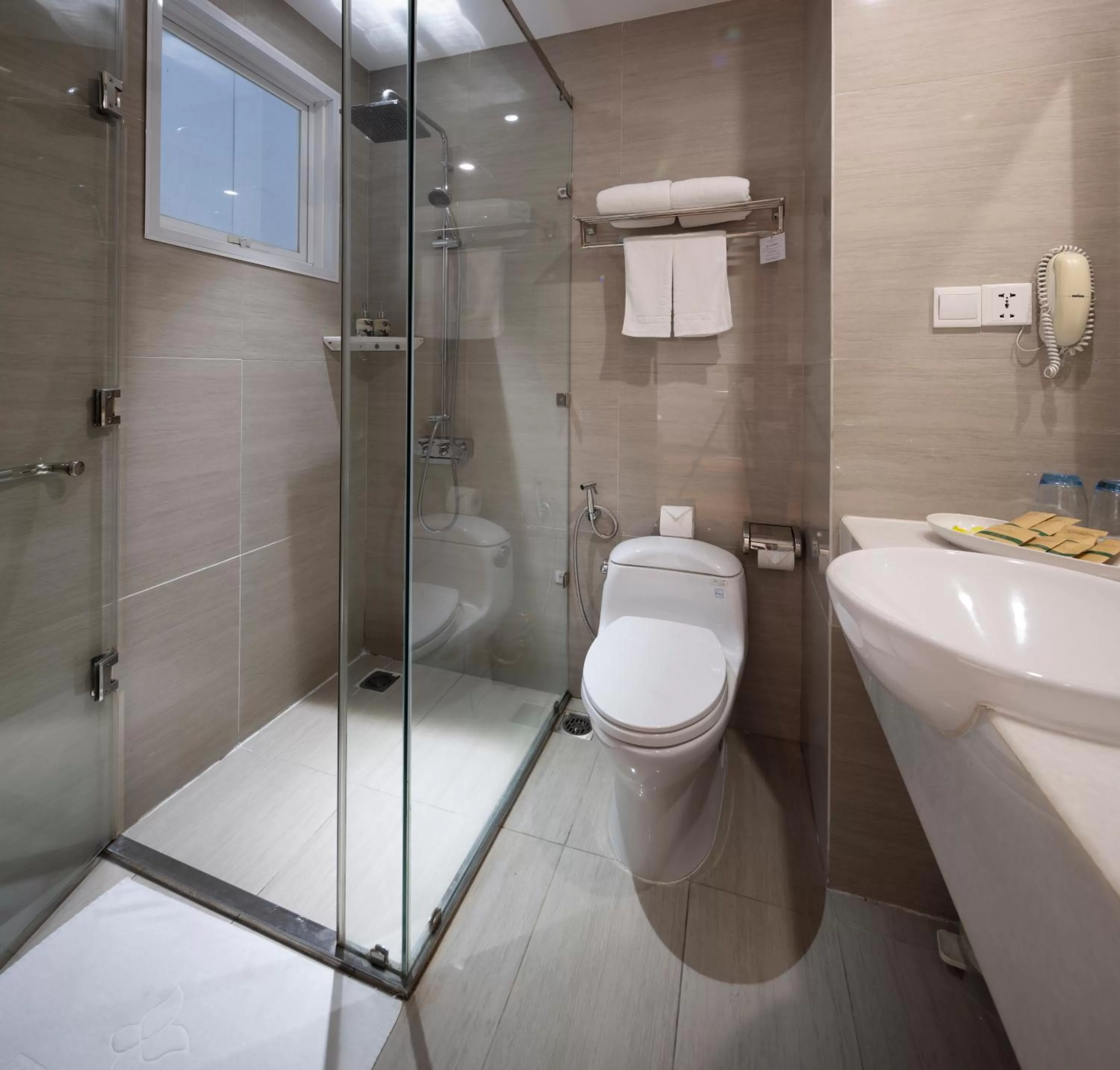 Shower in Harmony Saigon Hotel & Spa