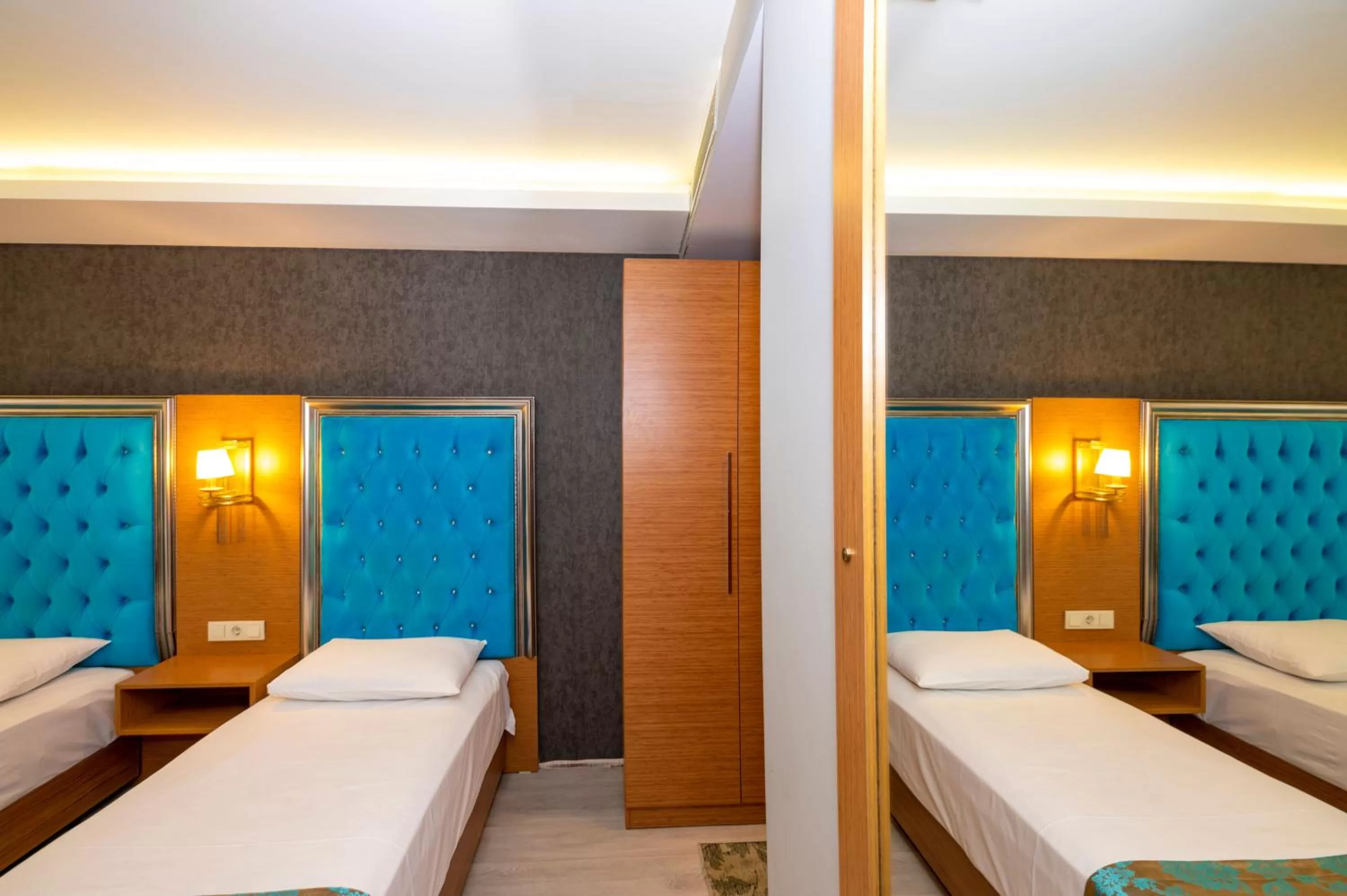 Photo of the whole room, Bed in Grand Palace Hotel