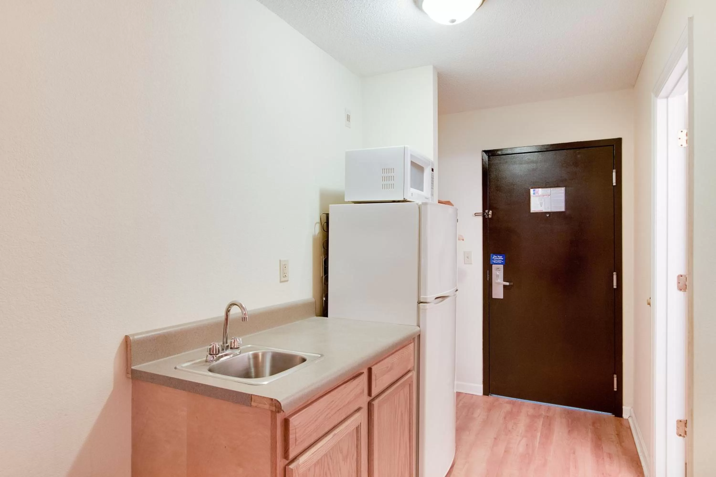 Kitchen or kitchenette in Motel 6-Hinesville, GA