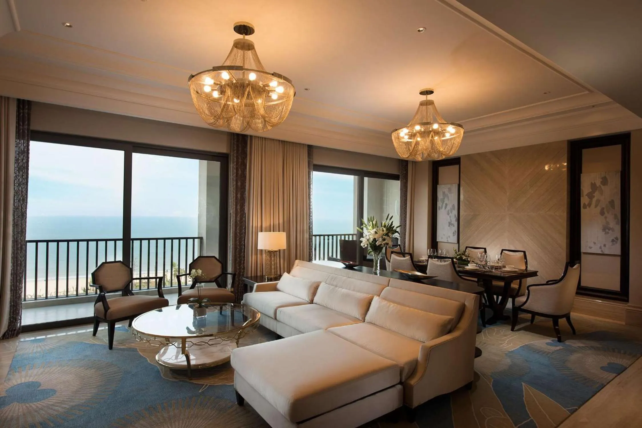 Bed in Hilton Haikou Meilan - Beachfront Hotel