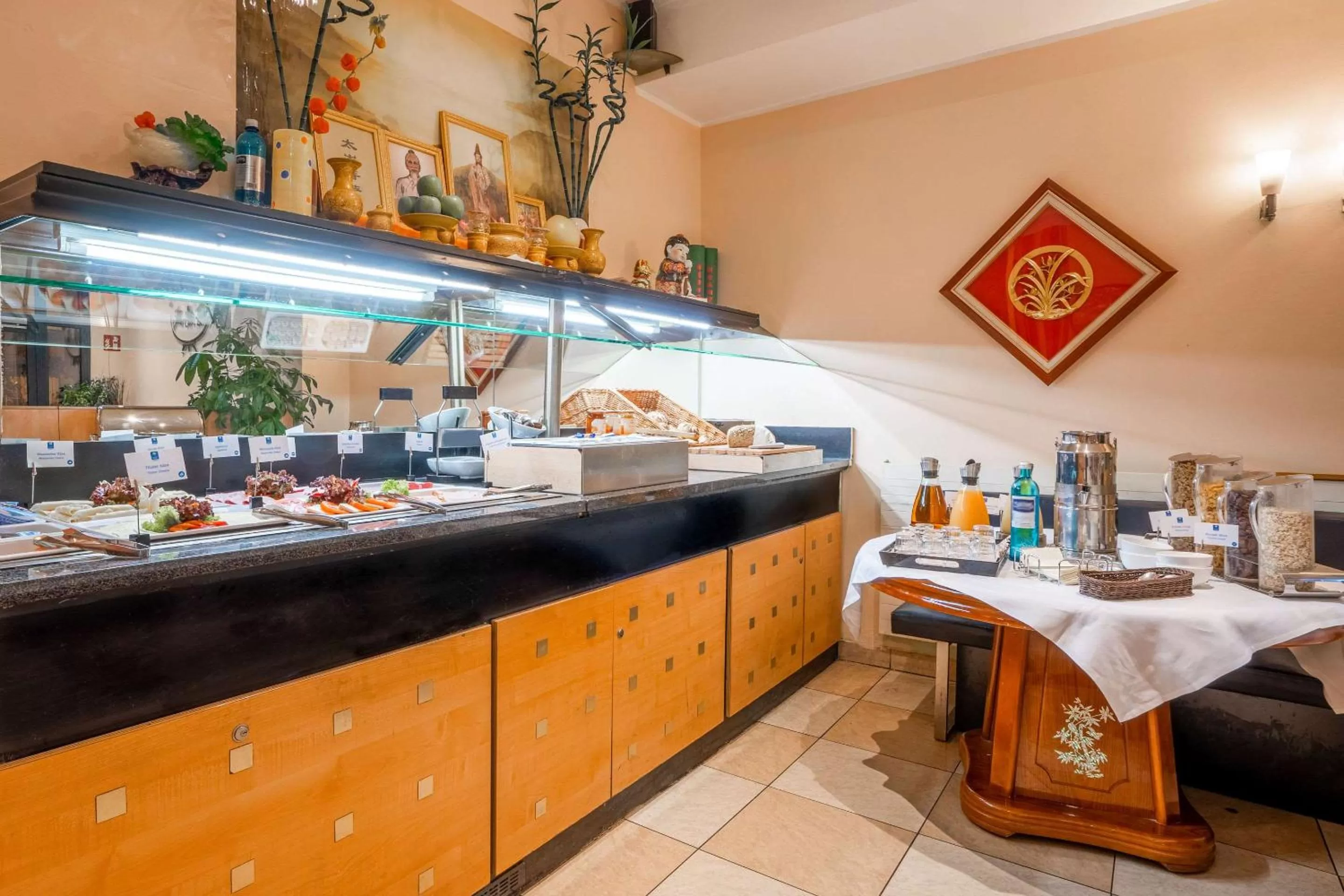 Restaurant/places to eat in Comfort Hotel Frankfurt Central Station