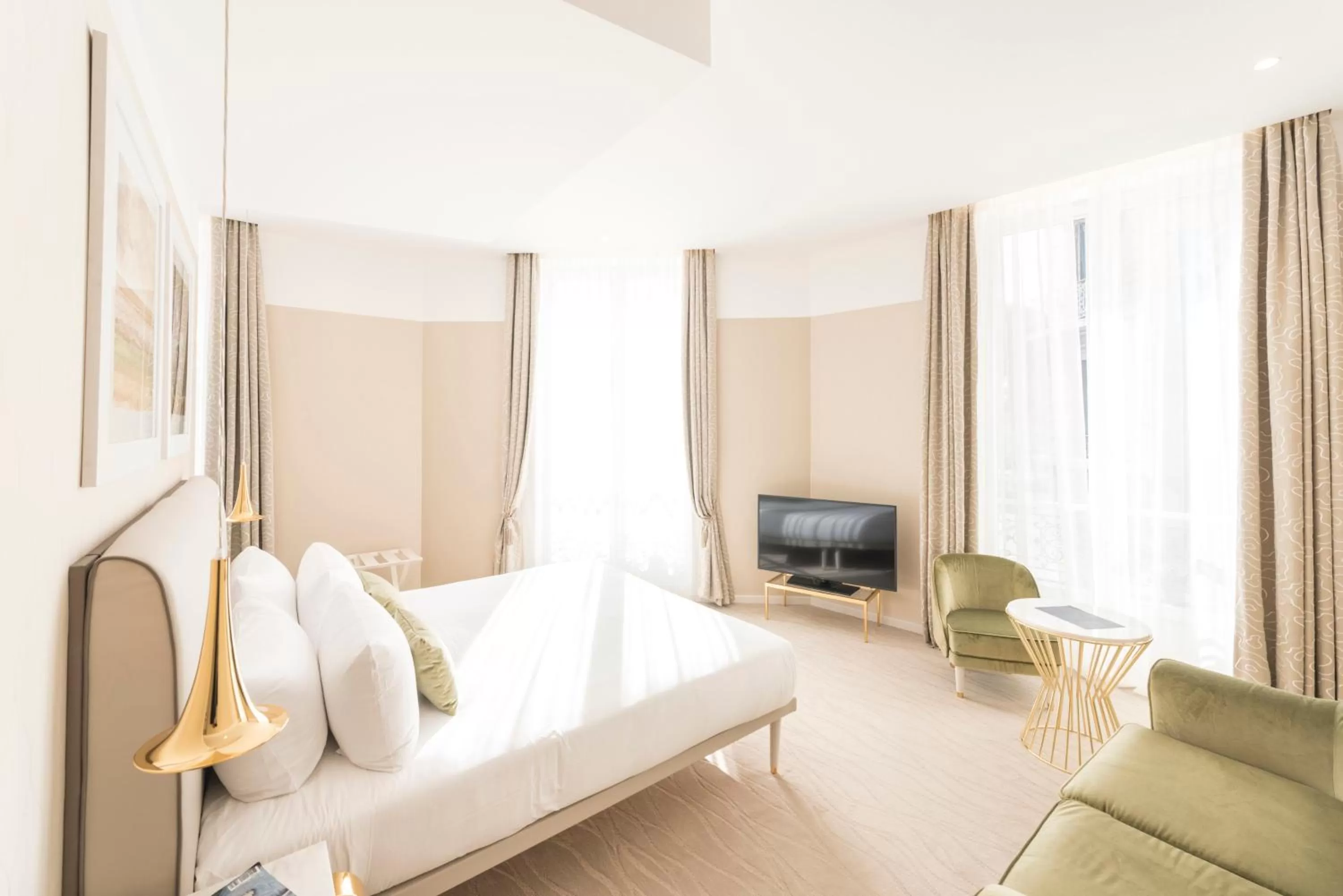 Executive Double Room with River View with Free access to Spa in Boscolo Lyon Hotel & Spa