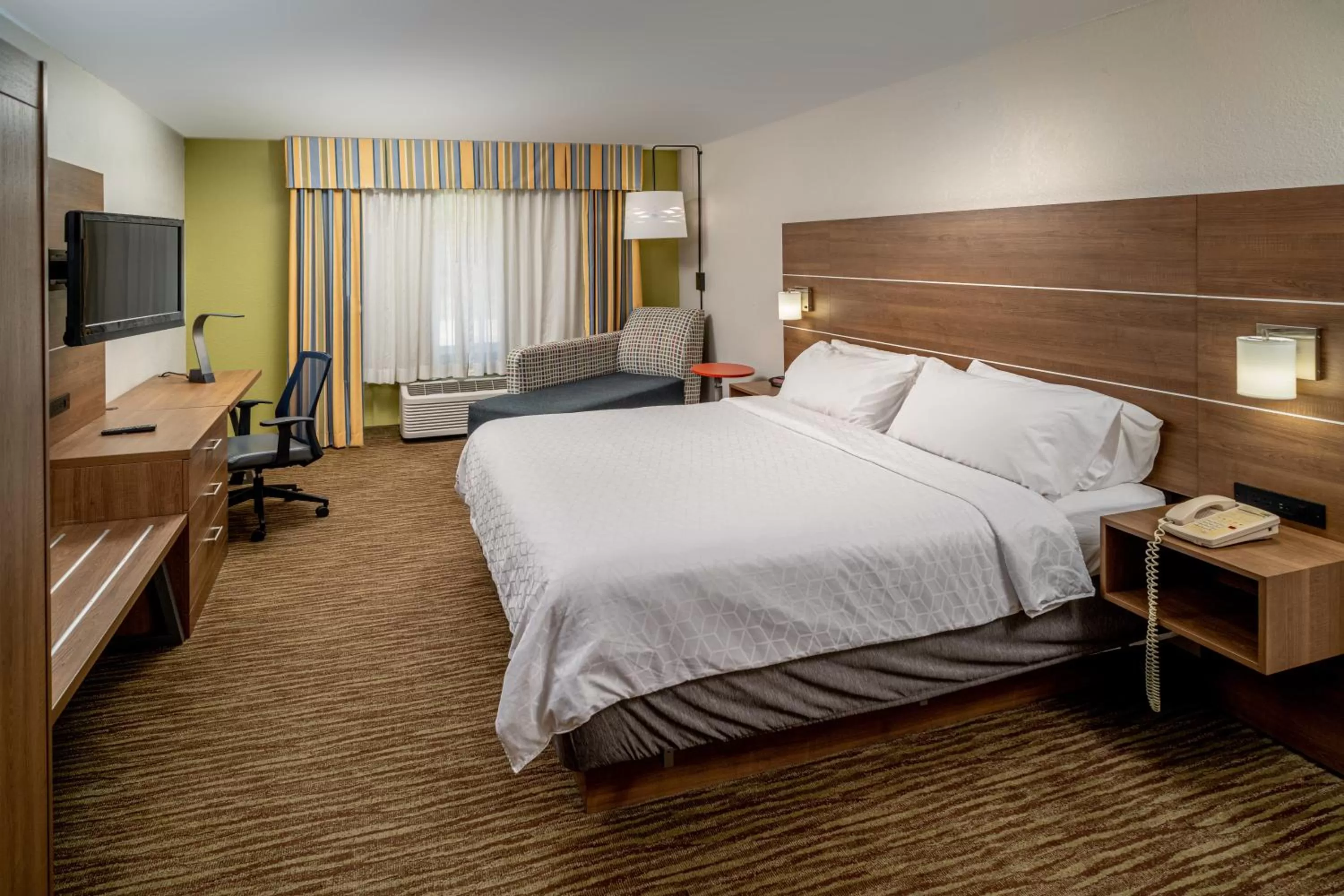 Bedroom, Bed in Holiday Inn Express and Suites Pikeville by IHG