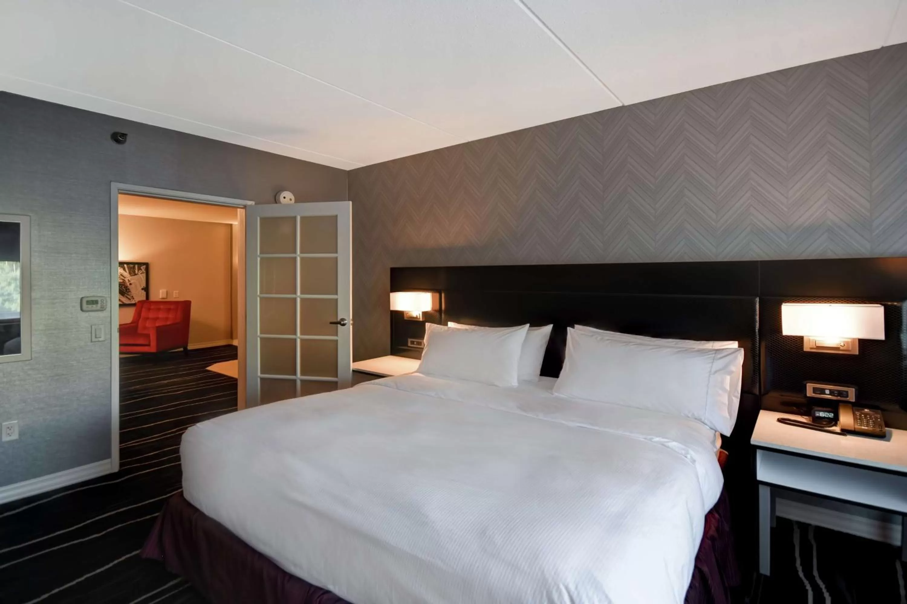 Living room, Bed in DoubleTree by Hilton Deadwood at Cadillac Jack's